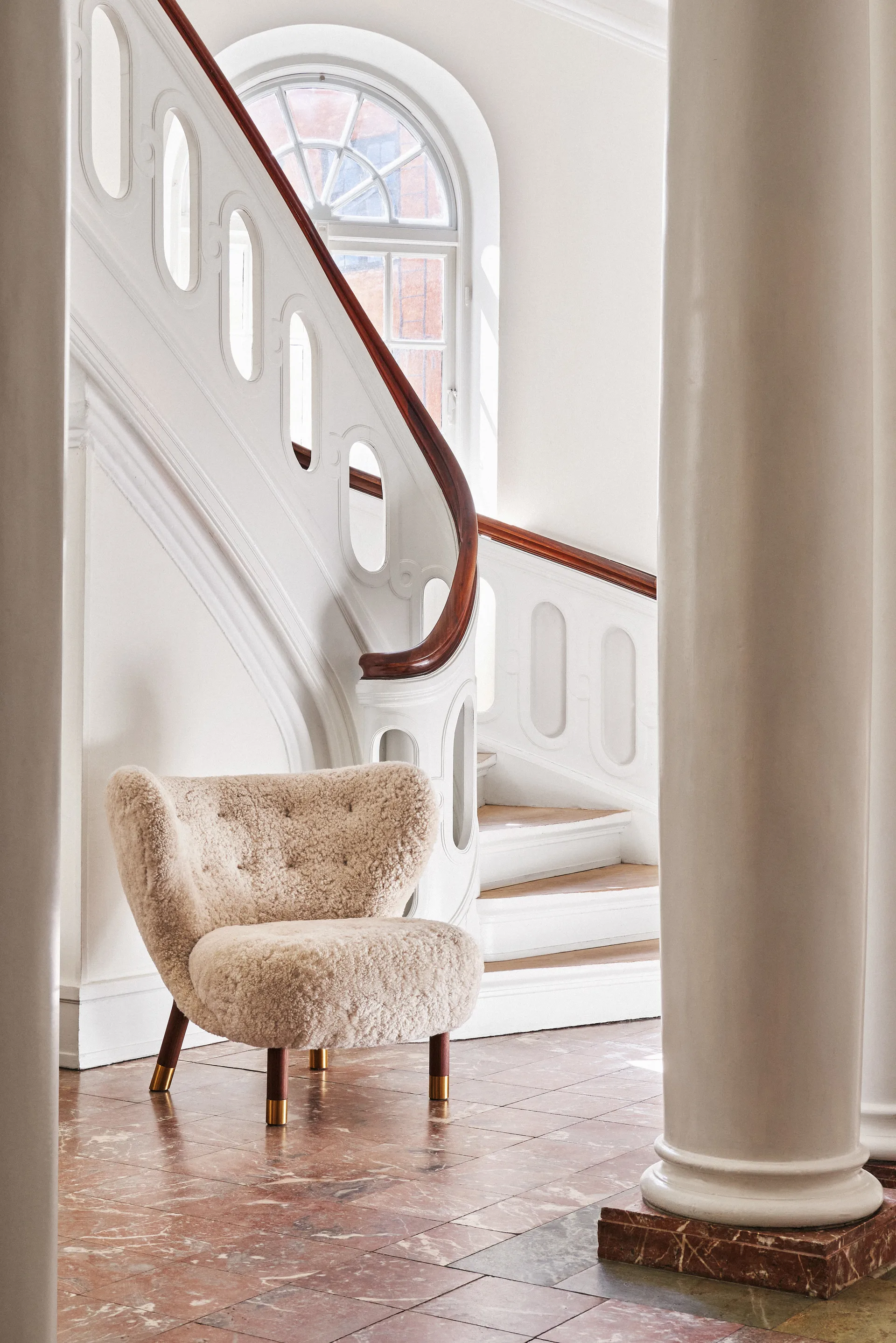 Little Petra VB1 arm chair Limited Edition, Walnut. brass-Moonlight &Tradition