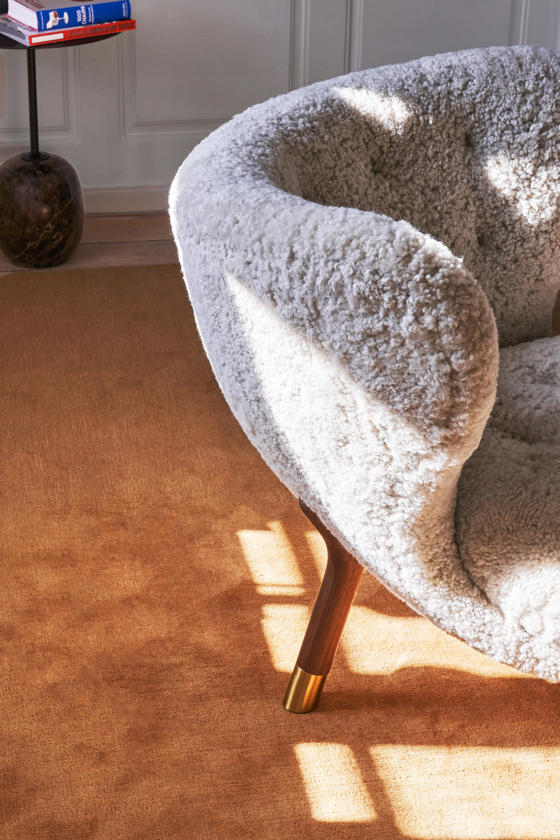 Little Petra VB1 arm chair Limited Edition, Walnut. brass-Moonlight &Tradition