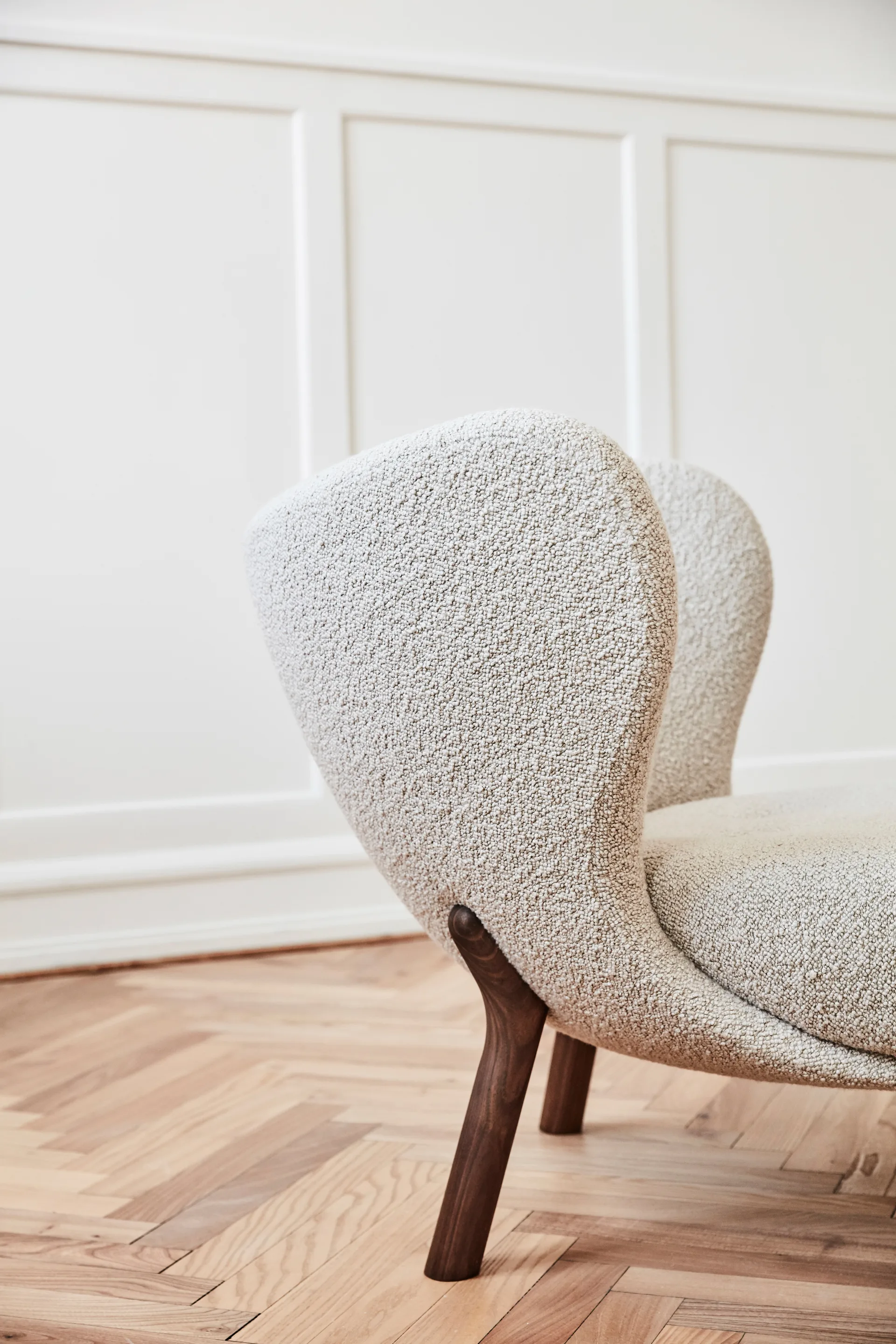 Little Petra VB1 armchair, Oiled walnut-Karakorum 003 &Tradition