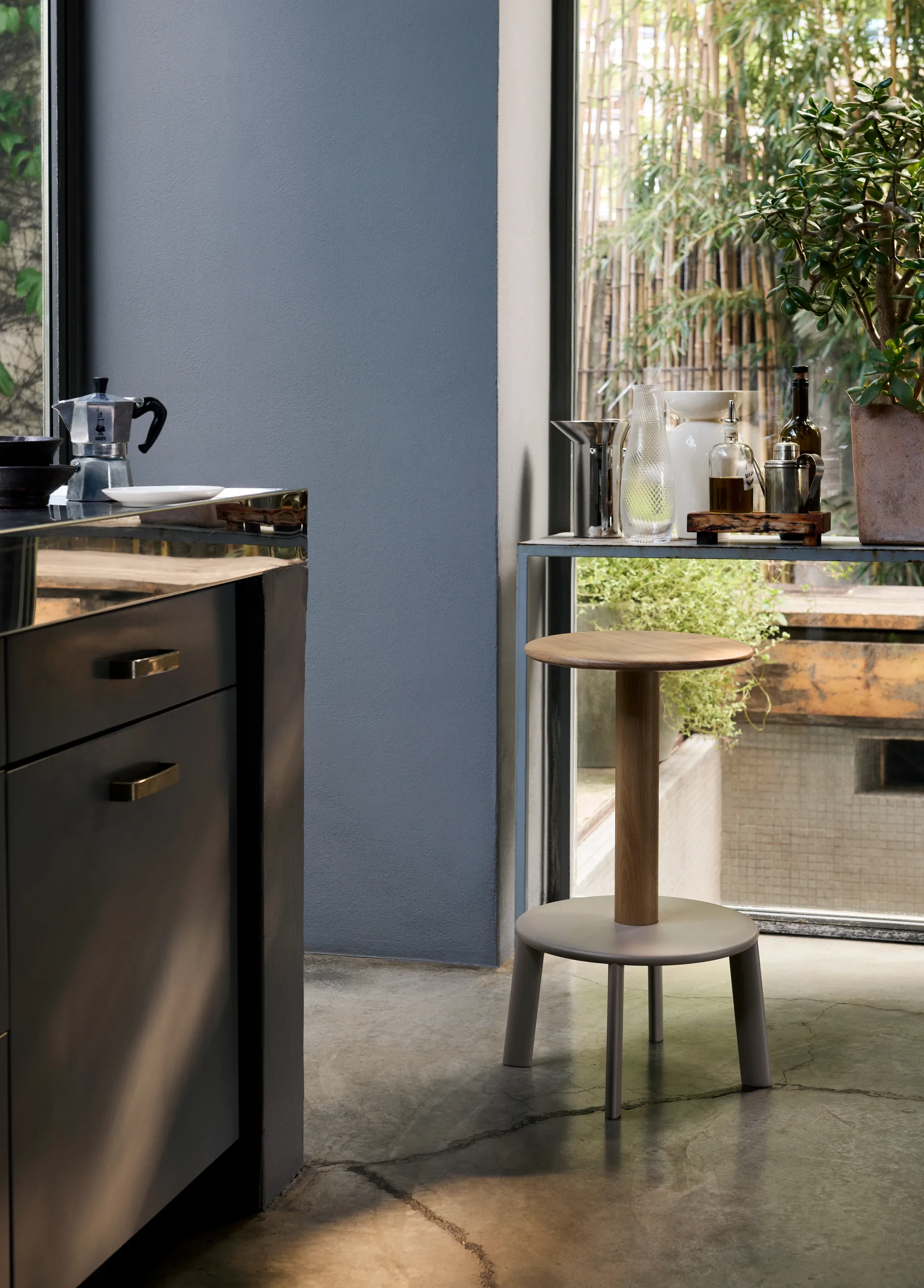 Massif AV40 bar stool, Dark stained oak - warm black &Tradition