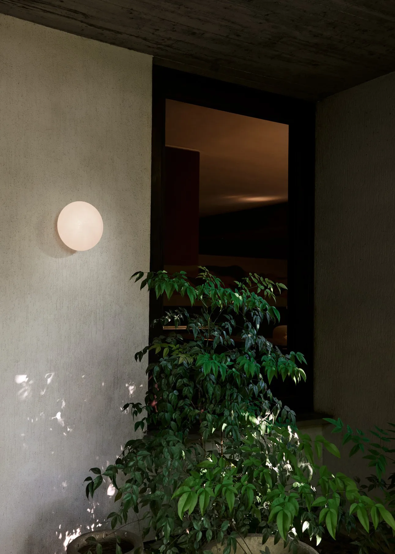 Mist AP22 ceiling/wall lamp Ø25 cm, White-opal glass &Tradition