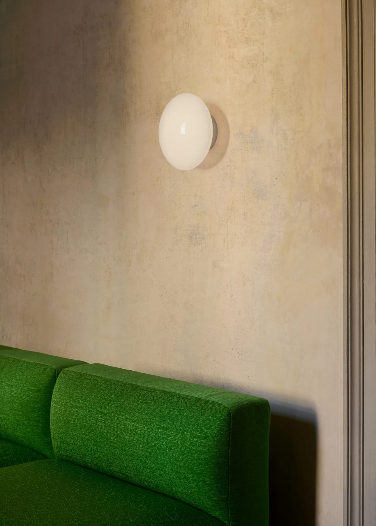 Mist AP22 ceiling/wall lamp Ø25 cm, White-opal glass &Tradition