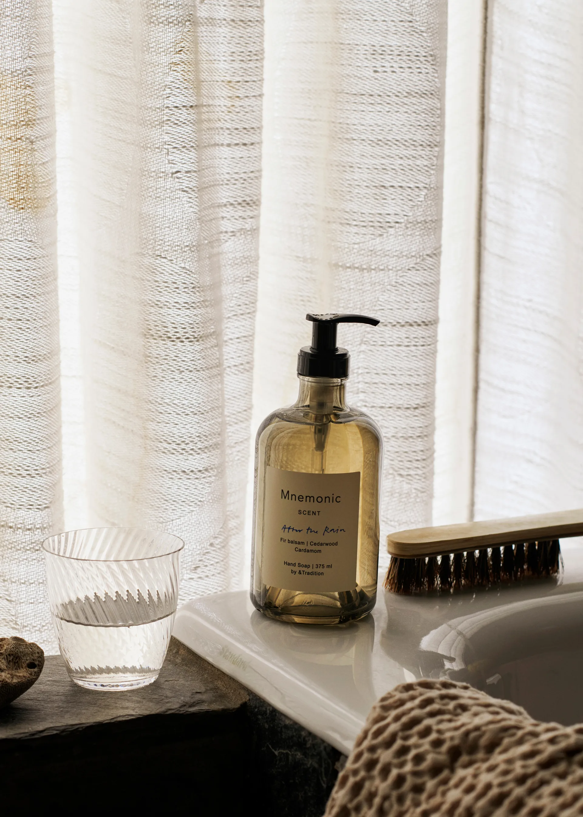 Mnemonic MNC1 hand soap 375 ml, After the rain &Tradition