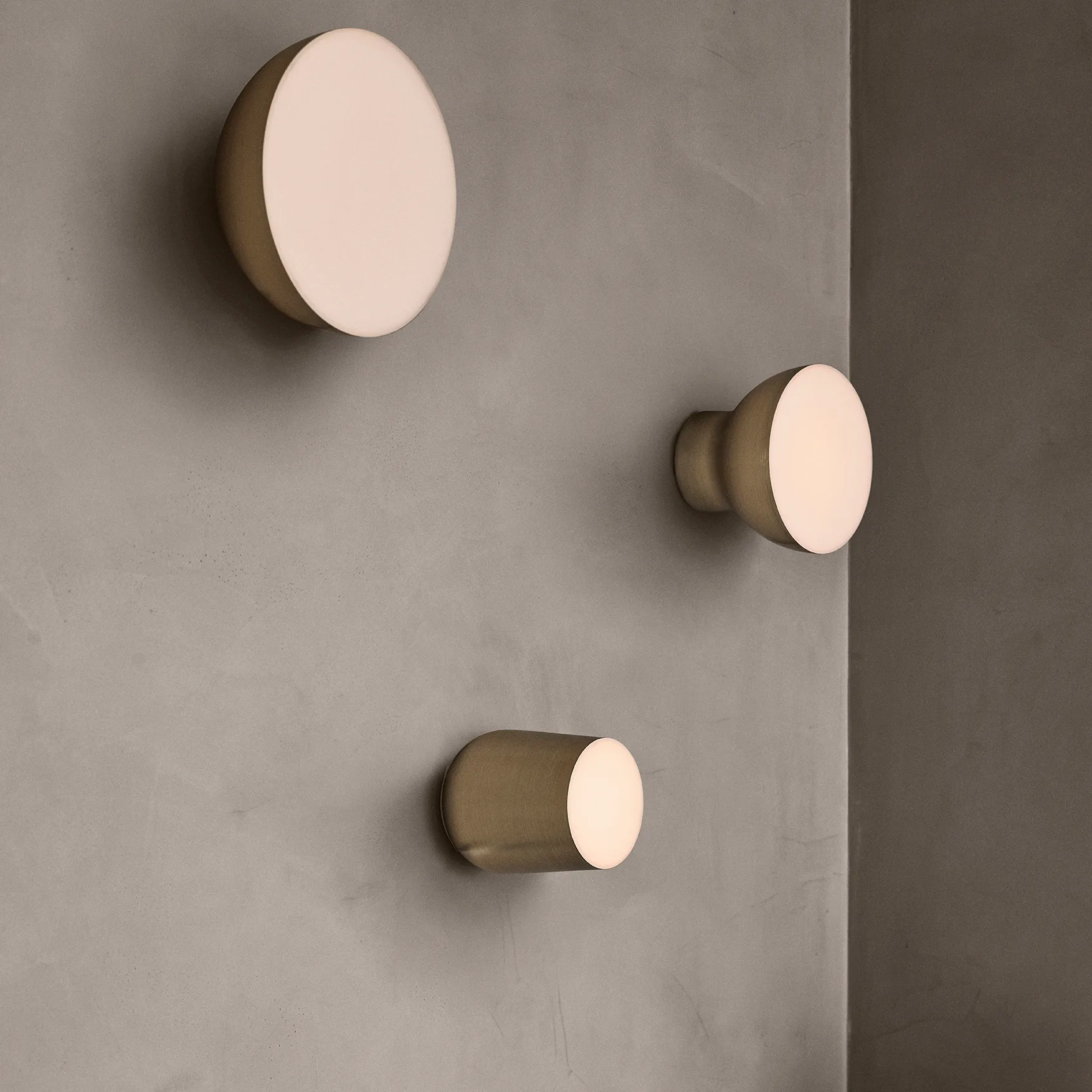 Passepartout JH12 wall mounted lamp, gold &Tradition