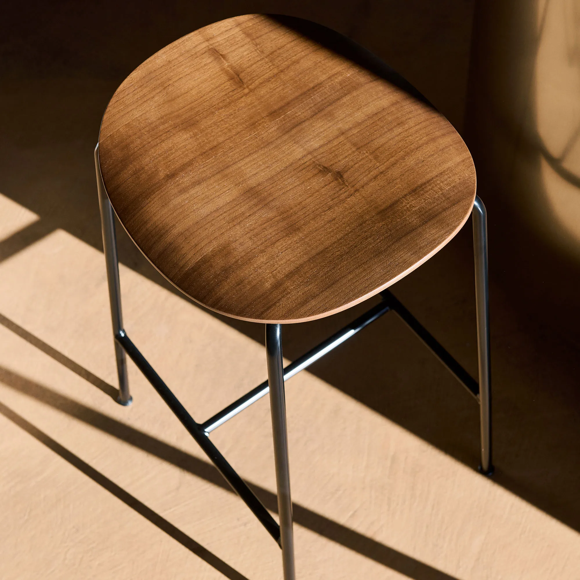 Pavilion AV38 bar stool 79 cm from &Tradition - NordicNest.com