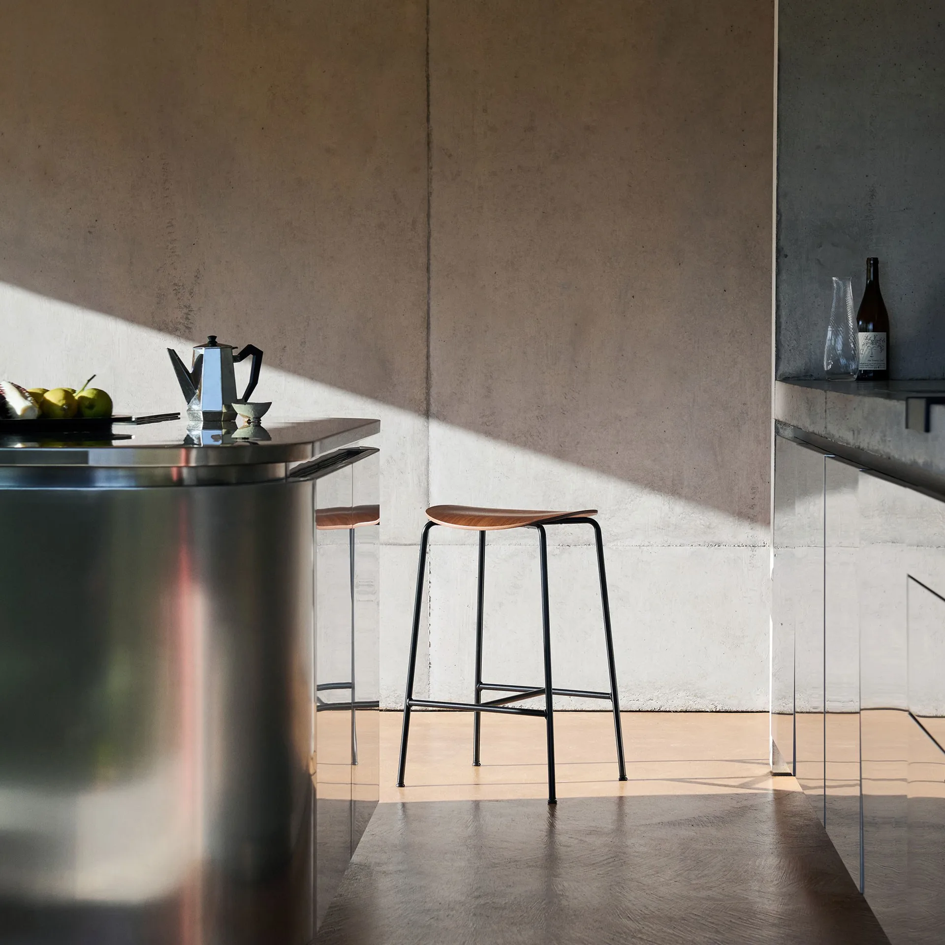 Pavilion AV38 bar stool 79 cm, Black-lacquered walnut &Tradition