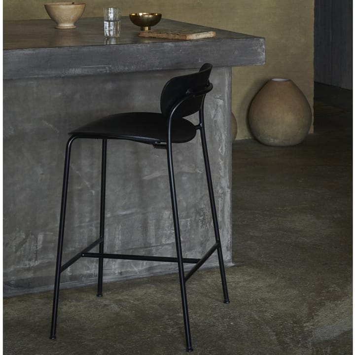 Pavilion AV7 barstool - Oak black lacquer, steel legs - &Tradition