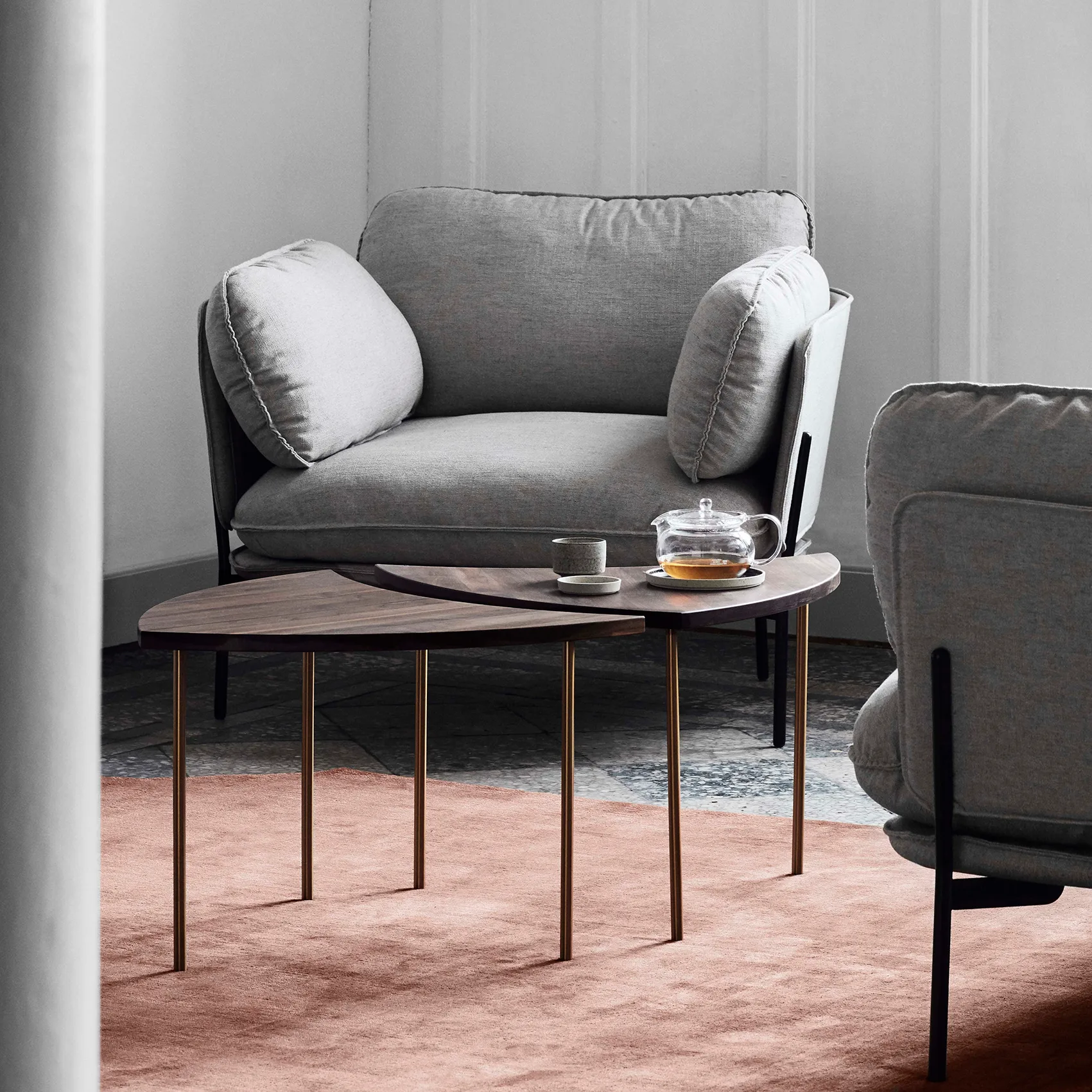 Pinwheel side table HM7, Walnut &Tradition