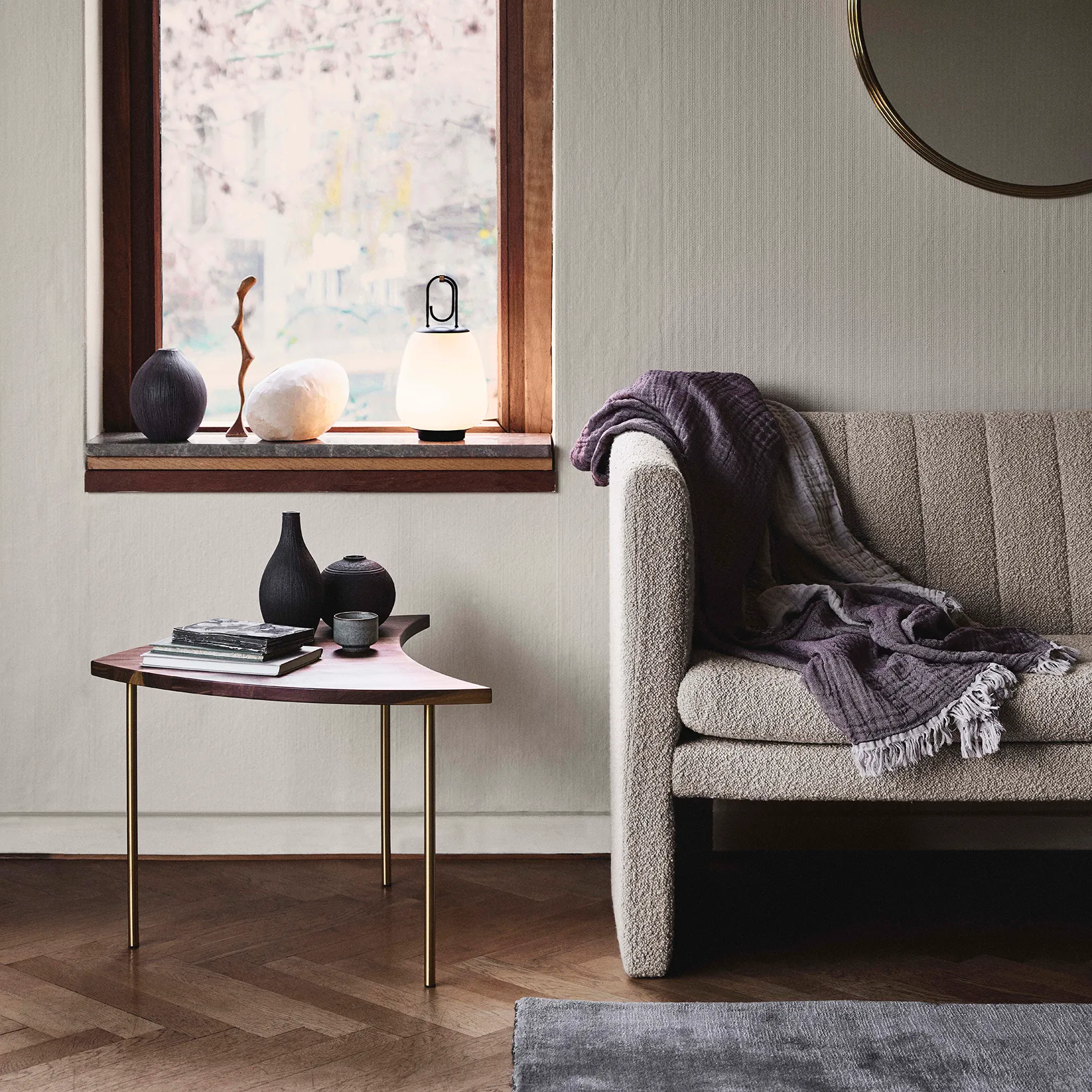 Pinwheel side table HM7, Walnut &Tradition