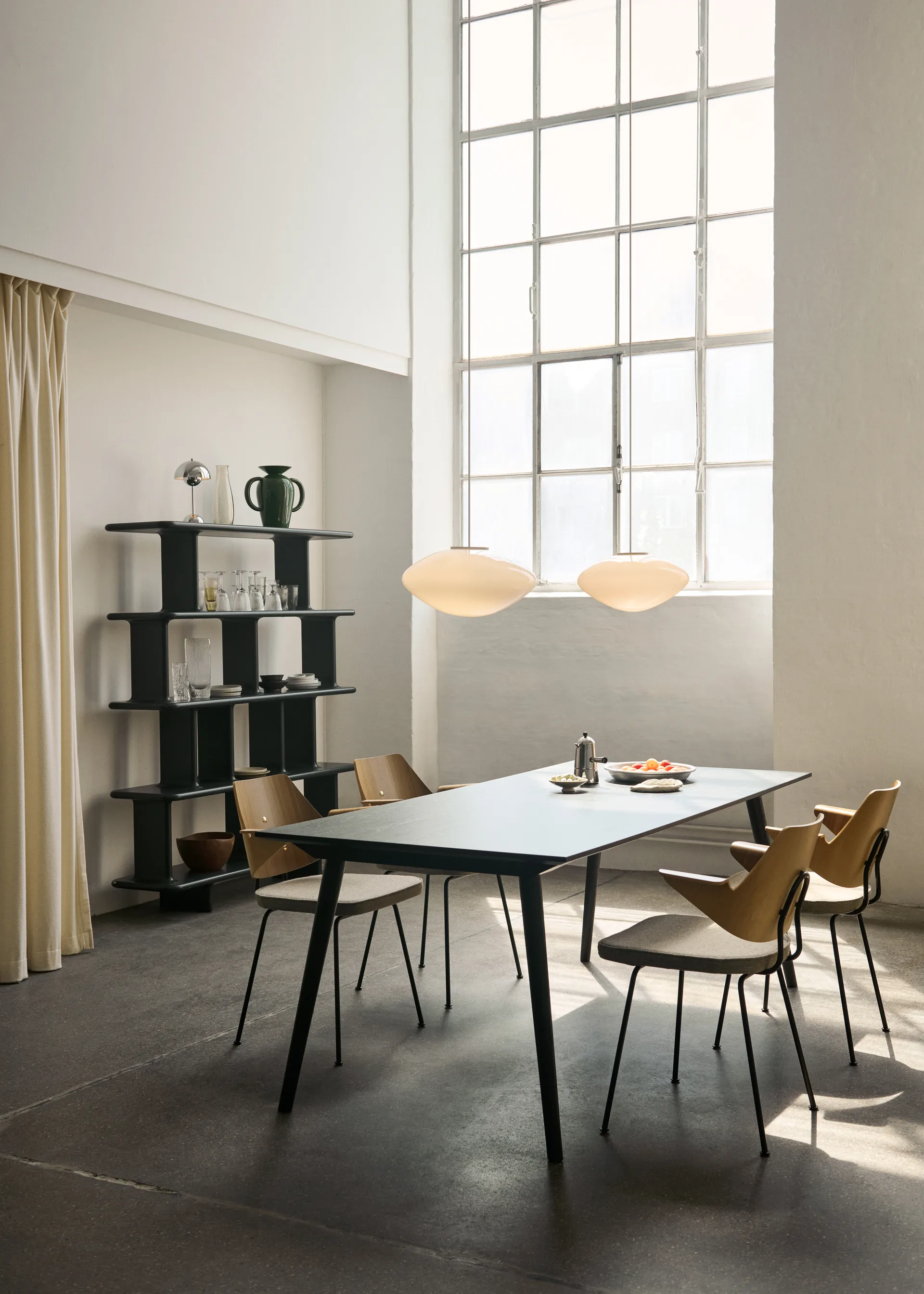 RFH RD7 armchair, Walnut-beech-brown &Tradition