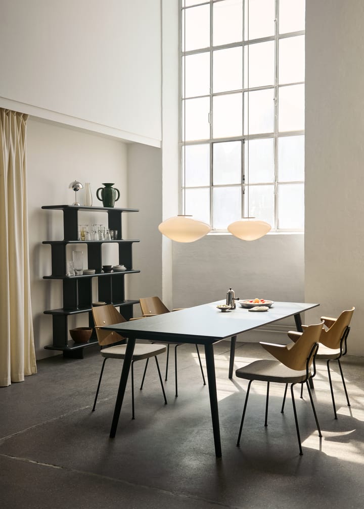 RFH RD7 armchair, Walnut-beech-brown &Tradition