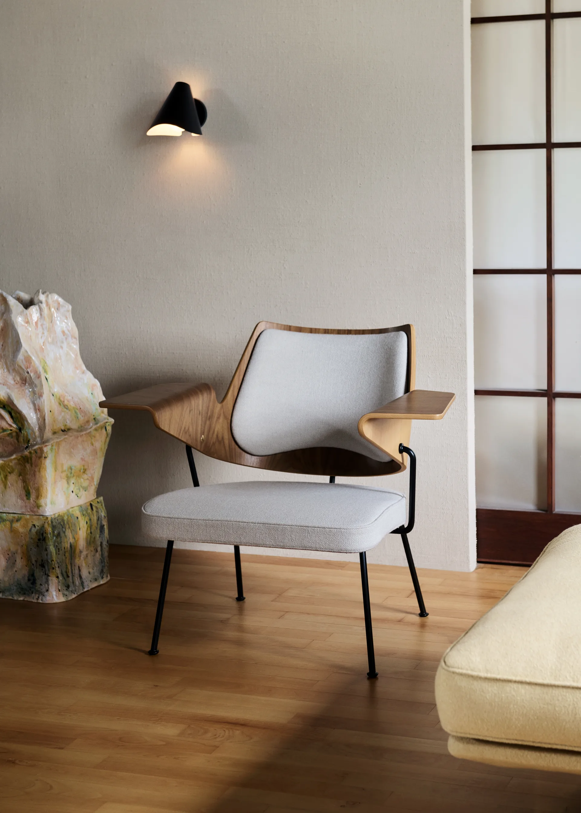 RFH RD8 lounge chair, Walnut-beech-offwhite &Tradition