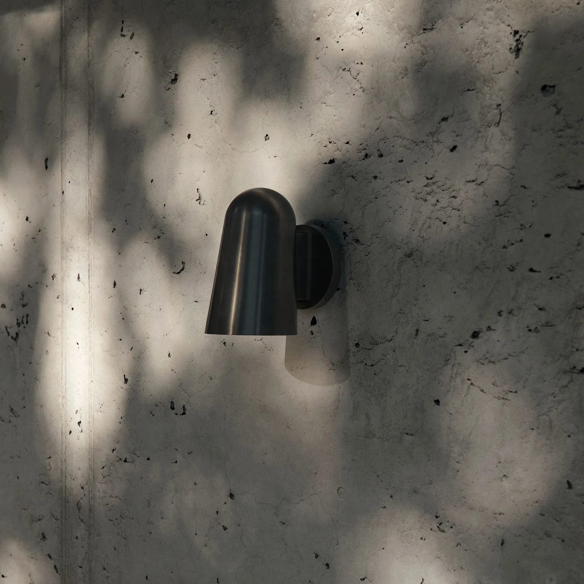 Solid SC105 wall lamp, Bronzed brass &Tradition