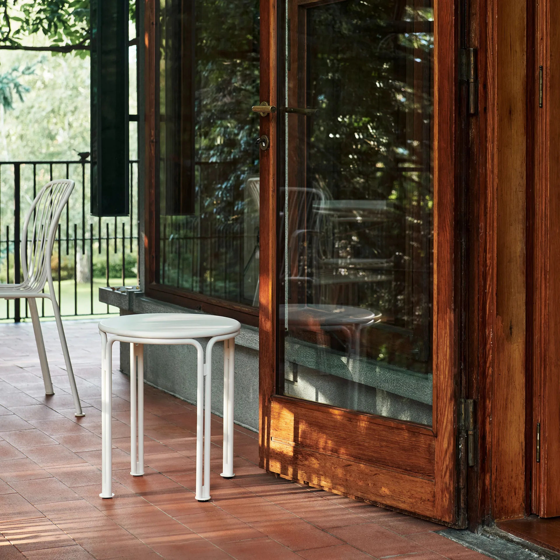 Thorvald SC102 side table, Ivory &Tradition