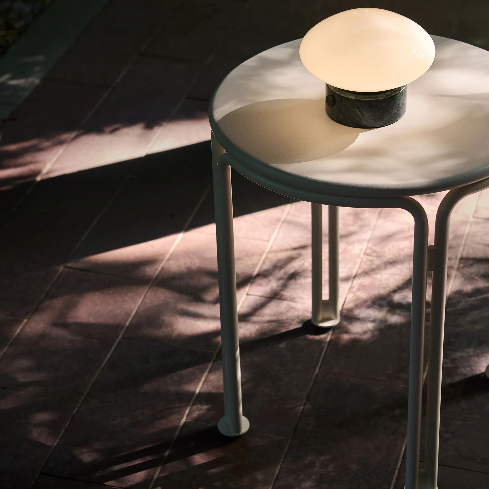 Thorvald SC102 side table, Ivory &Tradition