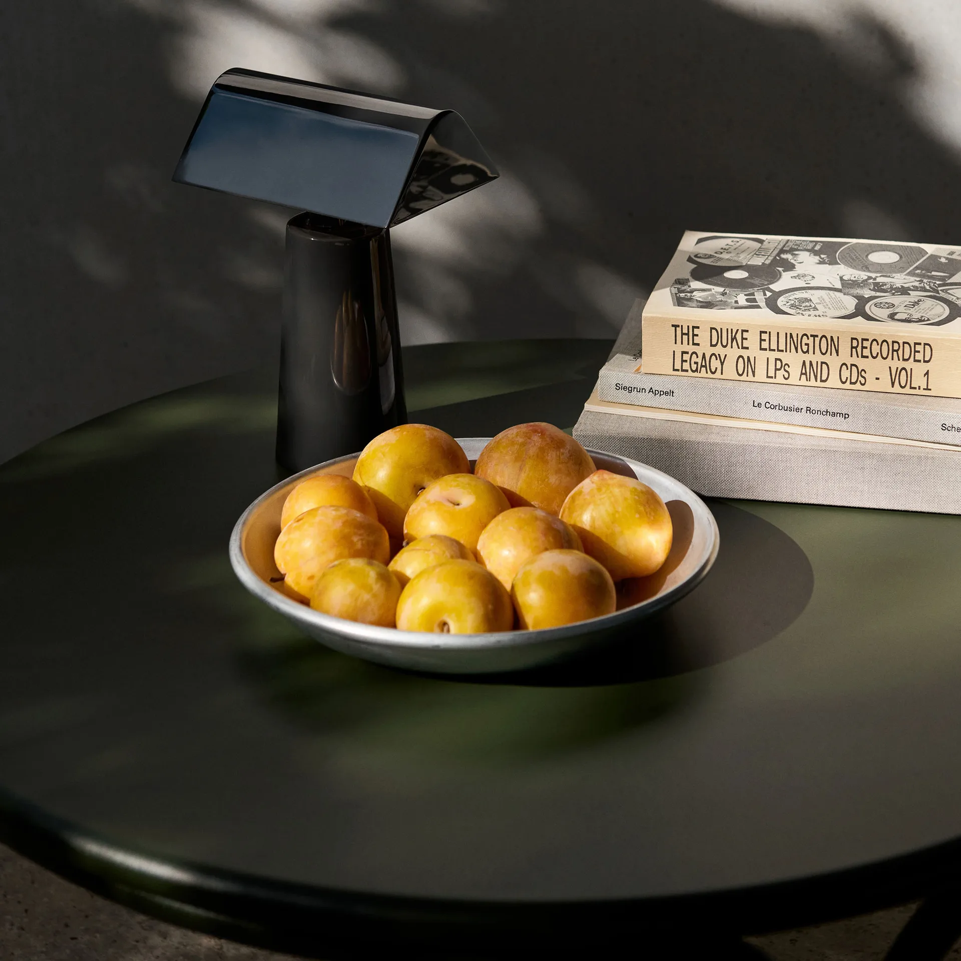 Thorvald SC108 coffee table, Bronze green, Ø70 cm &Tradition