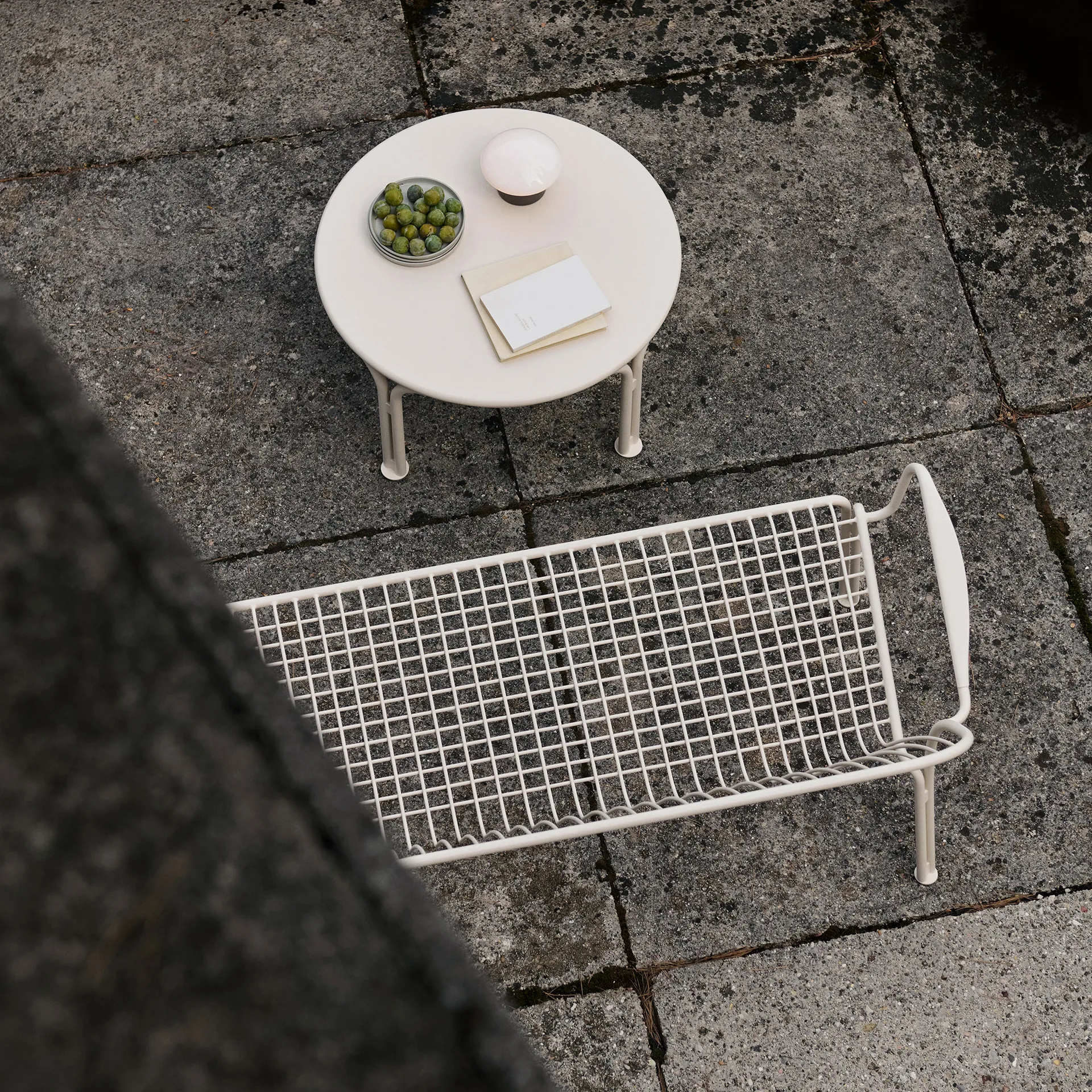 Thorvald SC108 coffee table, Ivory, Ø70 cm &Tradition