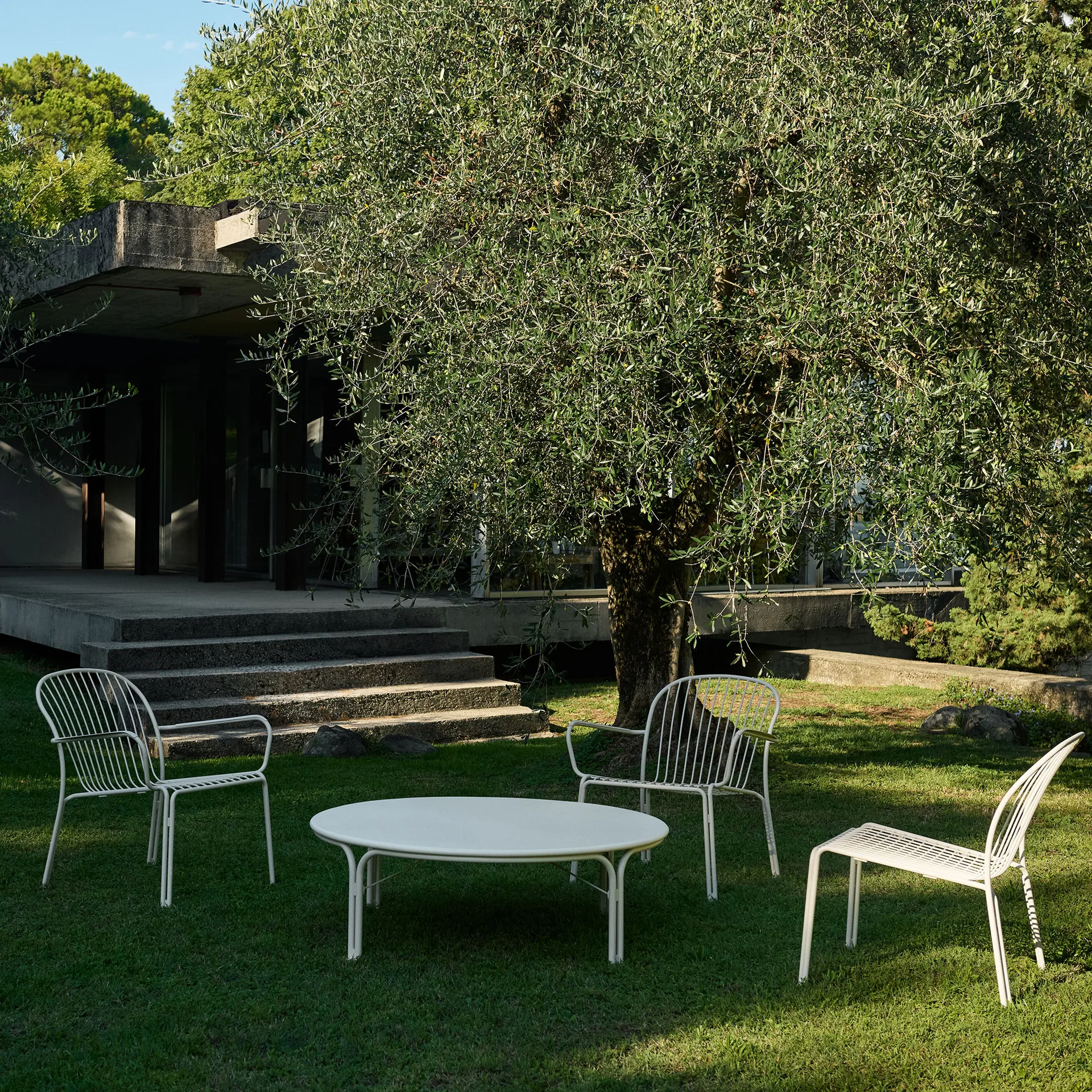 Thorvald SC109 coffee table, Ivory, Ø115 cm &Tradition