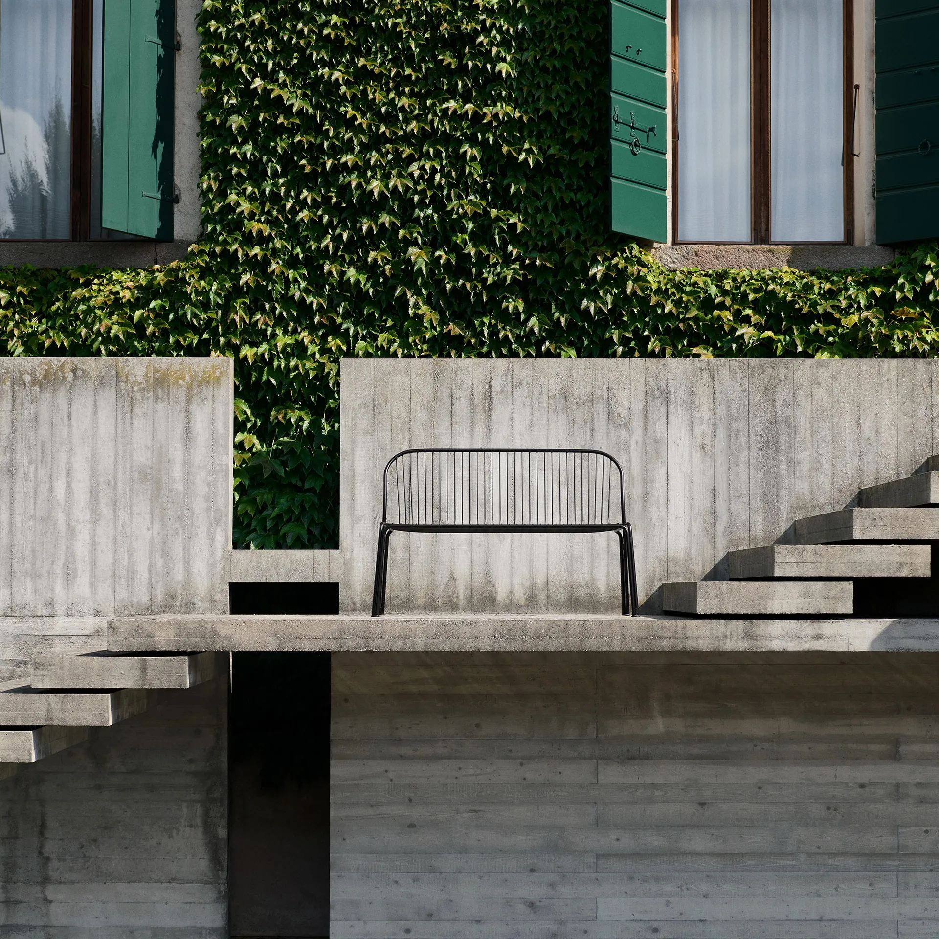 Thorvald SC111 bench, Warm black, 129 cm &Tradition