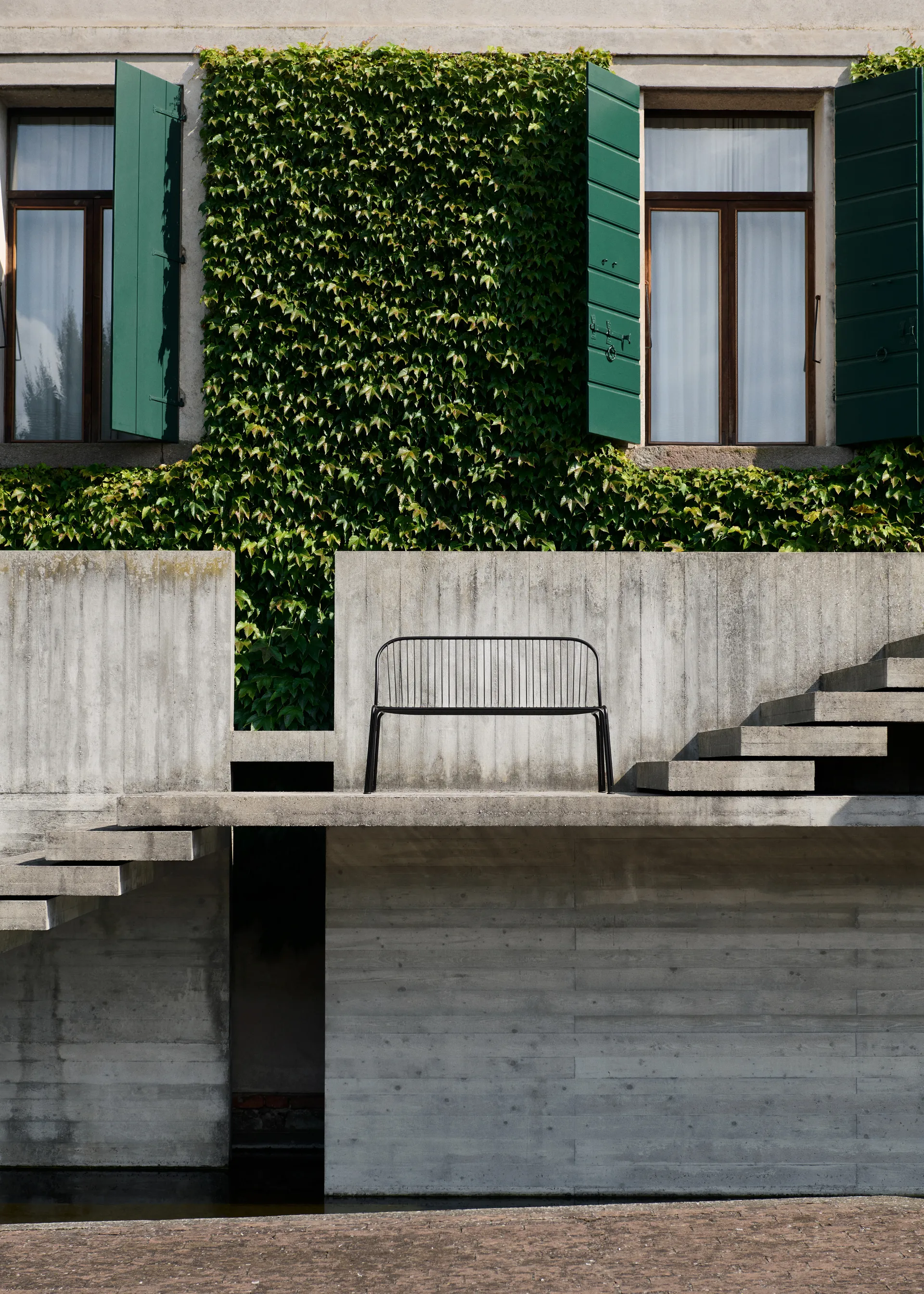 Thorvald SC111 bench, Warm black, 129 cm &Tradition