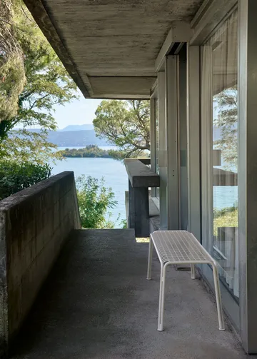 Thorvald SC112 bench - Ivory, 125 cm - &Tradition