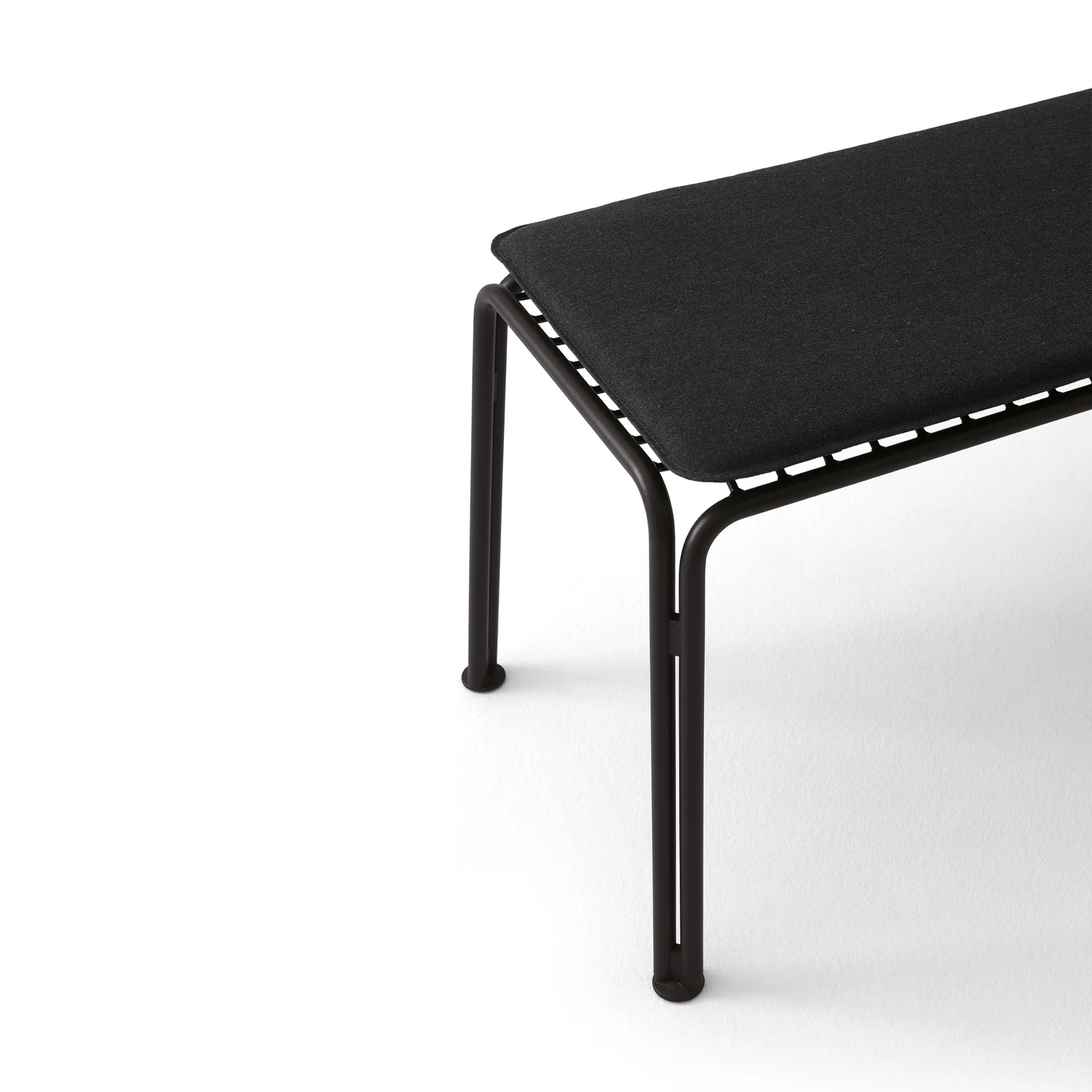 Thorvald SC112 bench, Warm black, 125 cm &Tradition