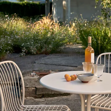 Thorvald SC96 coffee table Ø70 cm - Ivory - &Tradition