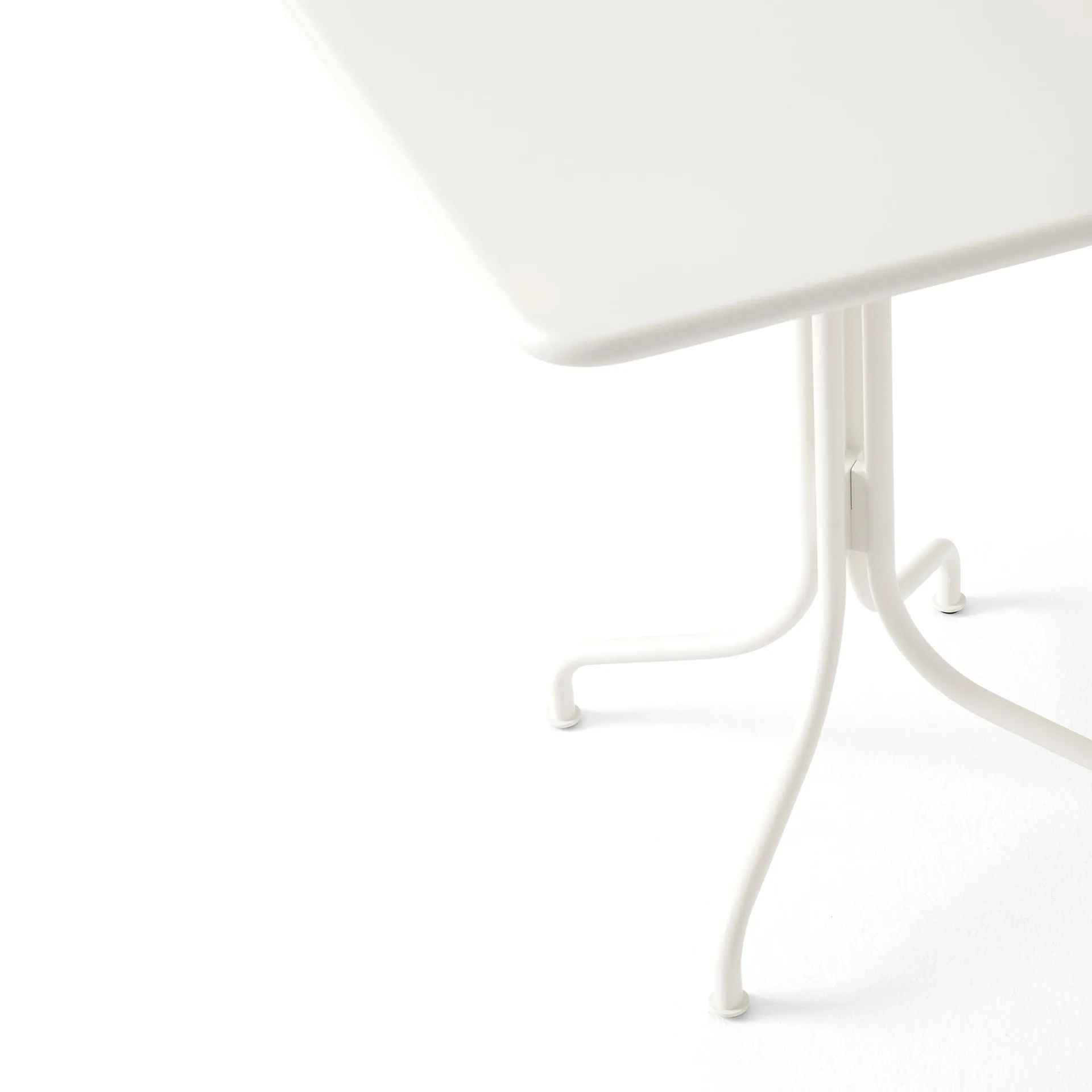 Thorvald SC97 coffee table 70x70 cm, Ivory &Tradition