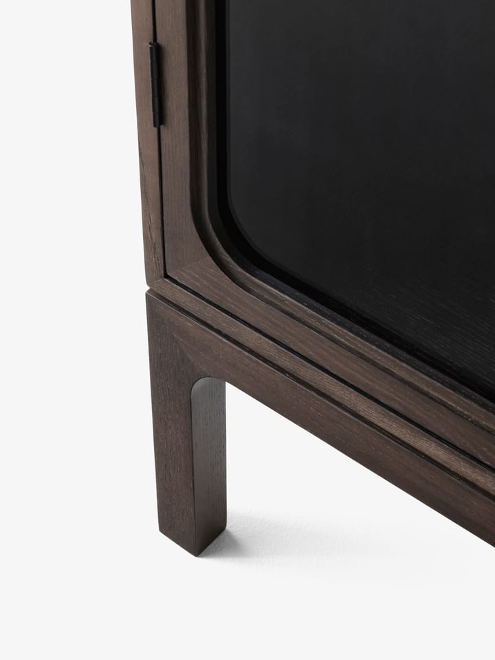 Trace SC87 display cabinet 50x192x40 cm, Dark stained oak &Tradition