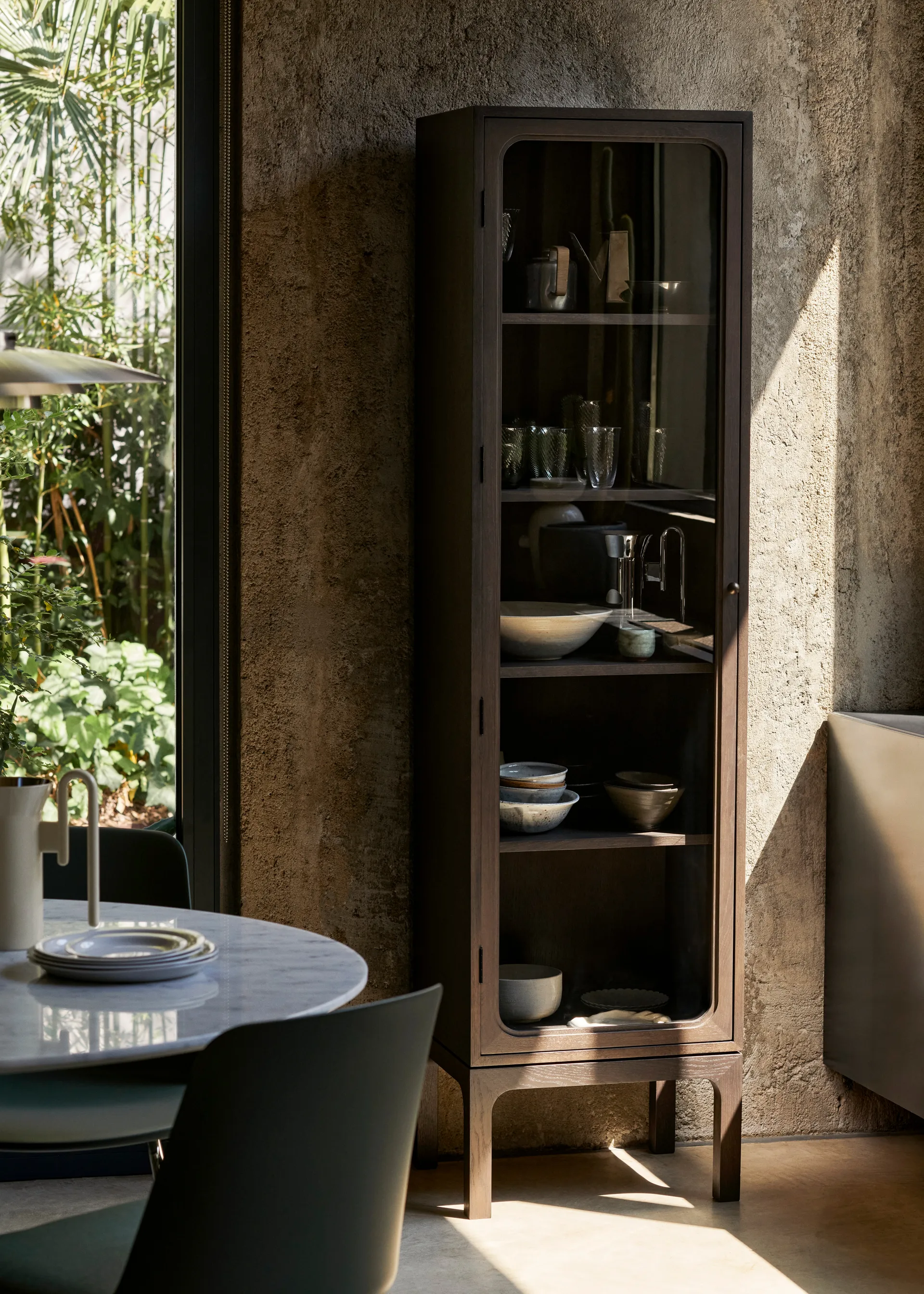 Trace SC87 display cabinet 50x192x40 cm, Dark stained oak &Tradition