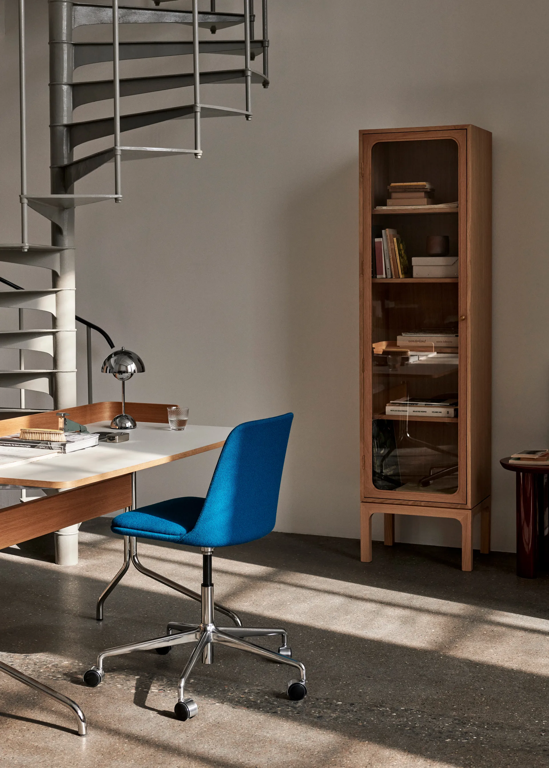 Trace SC87 display cabinet 50x192x40 cm, Natural oak &Tradition