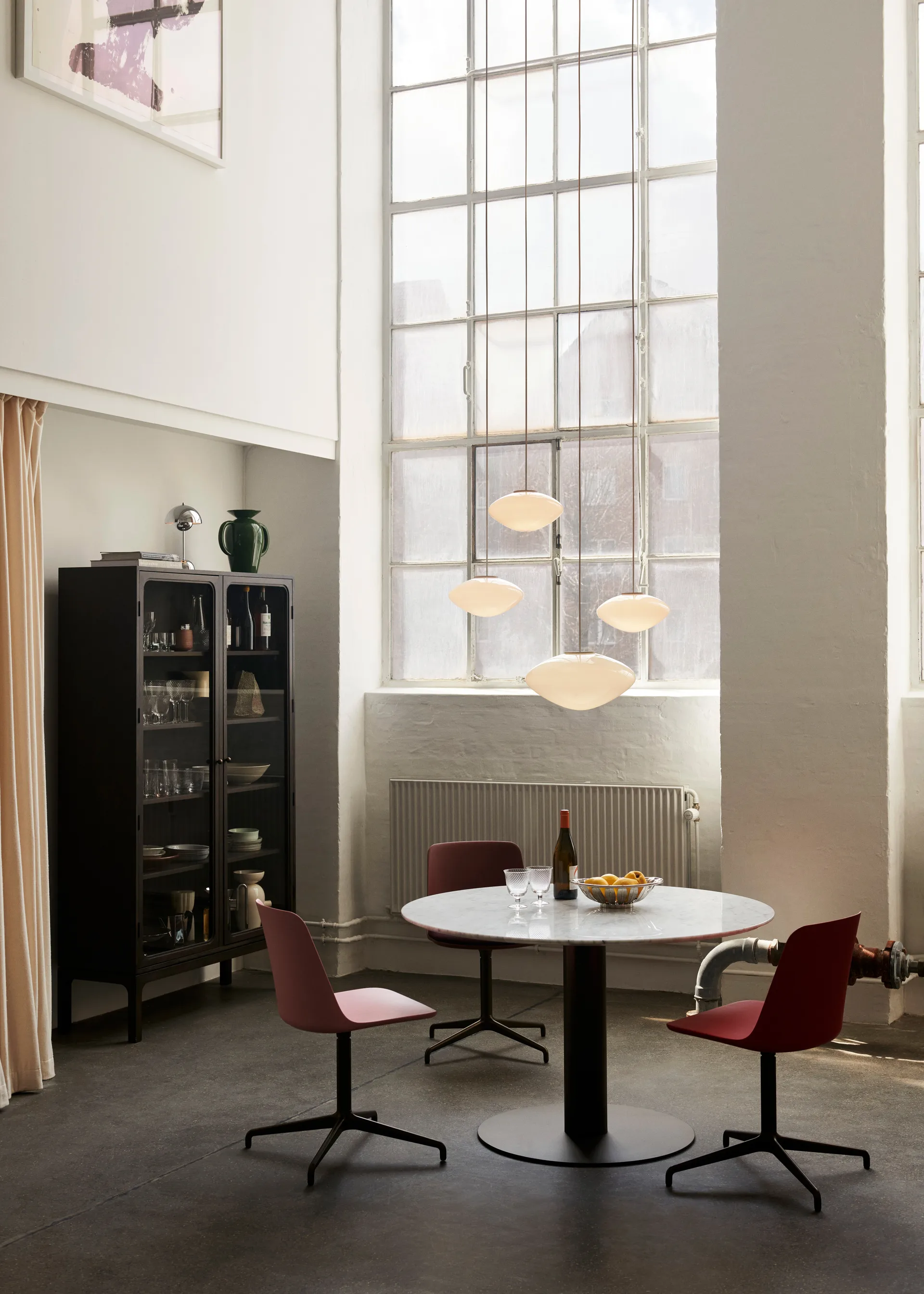 Trace SC88 display cabinet 120x192x40 cm, Dark stained oak &Tradition