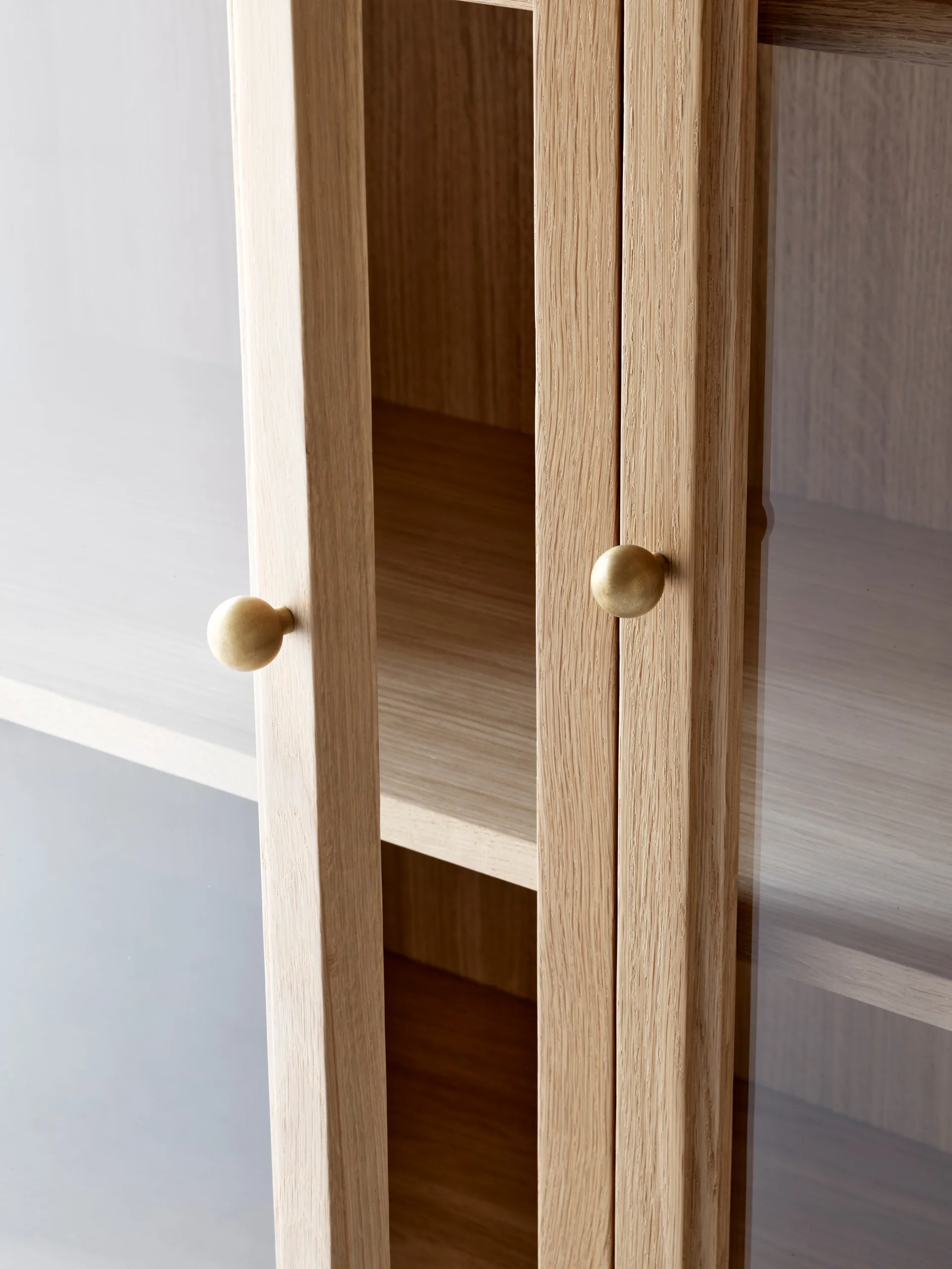 Trace SC88 display cabinet 120x192x40 cm, Natural oak &Tradition