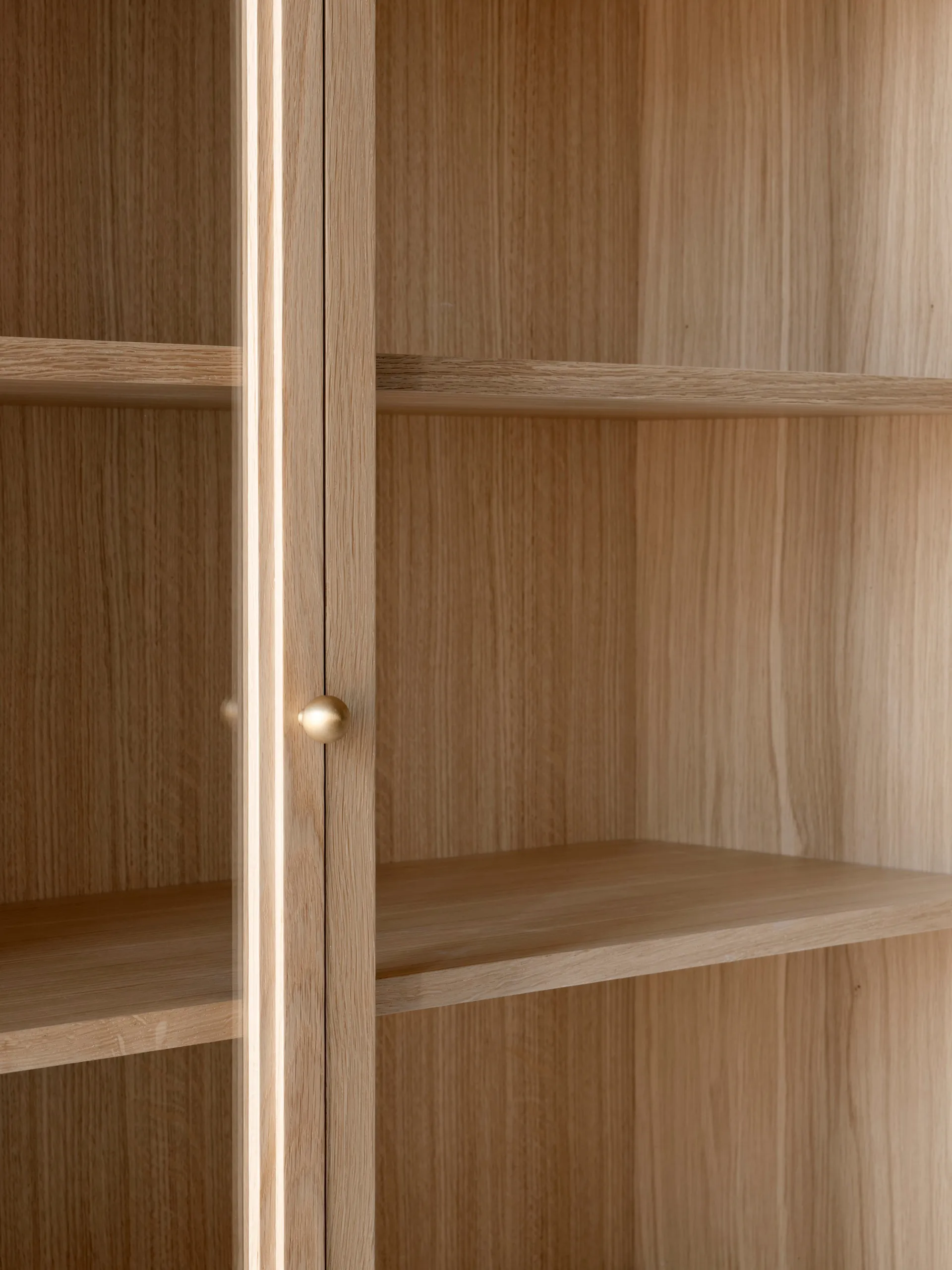 Trace SC88 display cabinet 120x192x40 cm, Natural oak &Tradition