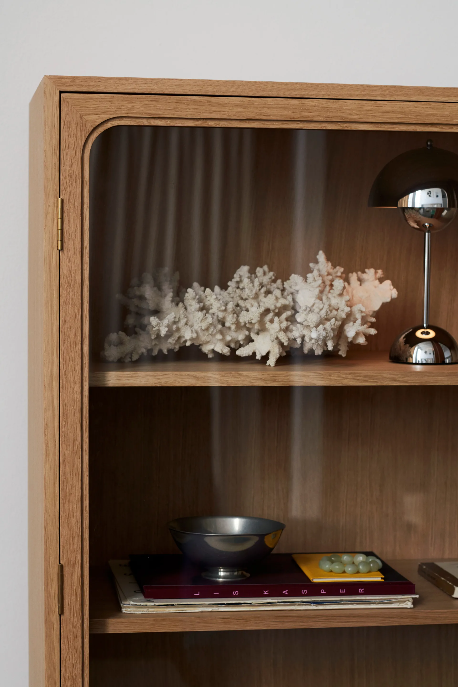 Trace SC88 display cabinet 120x192x40 cm, Natural oak &Tradition