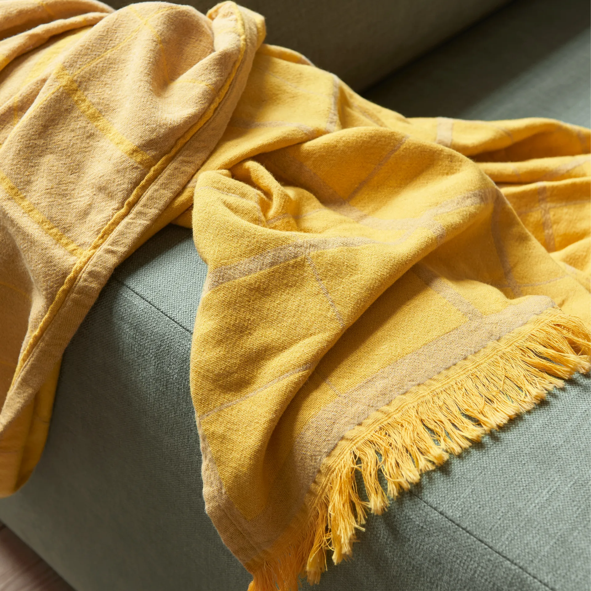 Untitled AP10 throw 150x210 cm, Desert yellow &Tradition