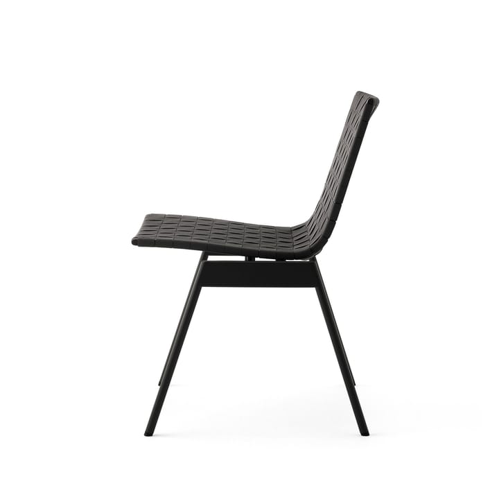Ville Outdoor AV33 chair - Warm black - &Tradition