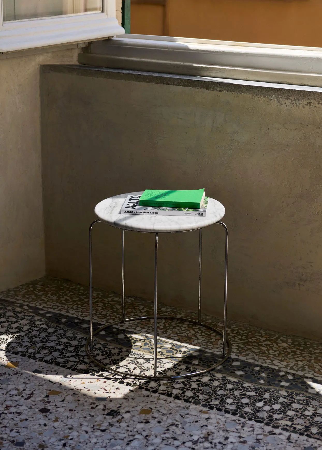 Wire Stool VP11 tabletop Ø38 cm, Marble Bianco Carrara &Tradition