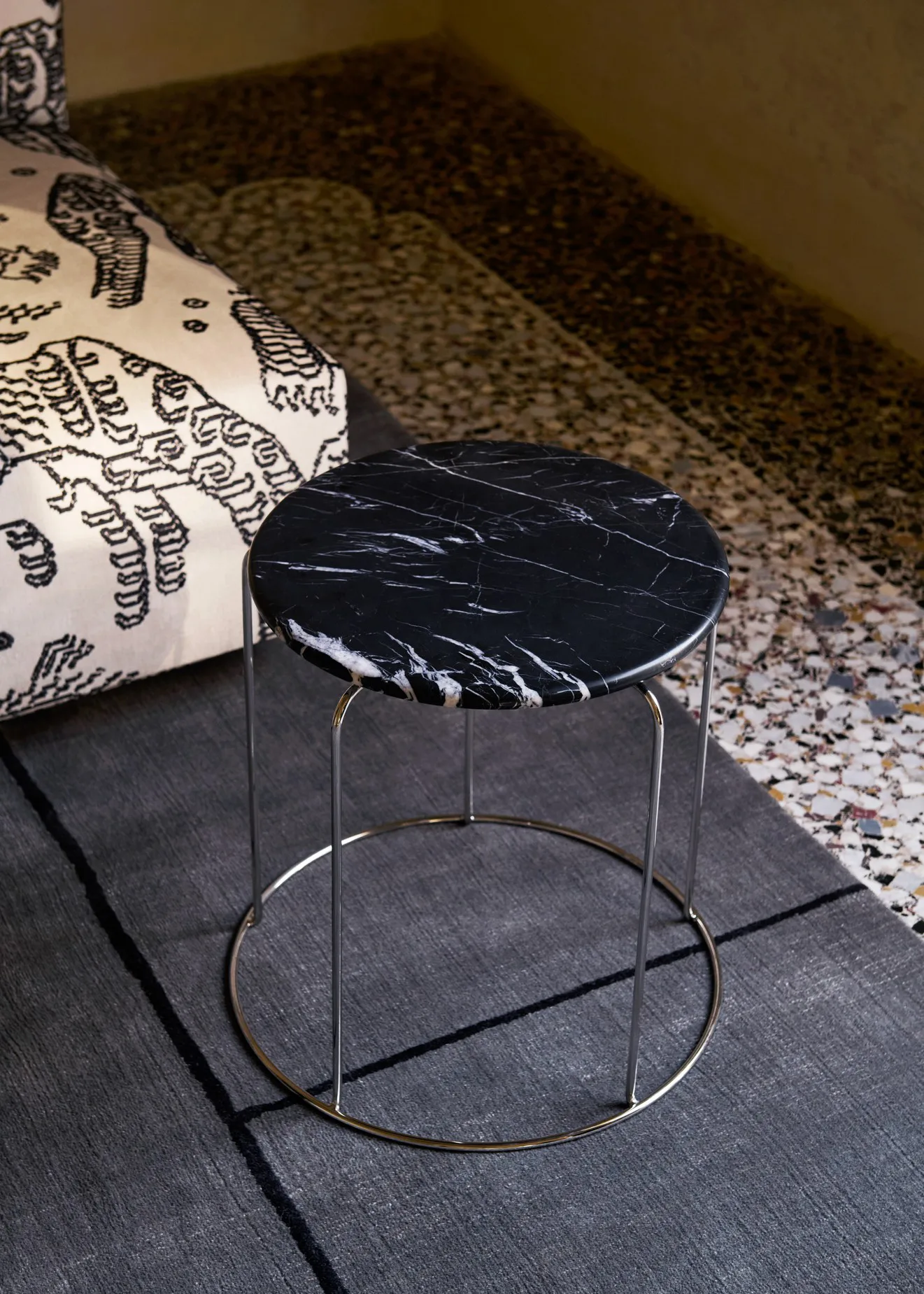 Wire Stool VP11 tabletop Ø38 cm, Marble Nero Marquina &Tradition