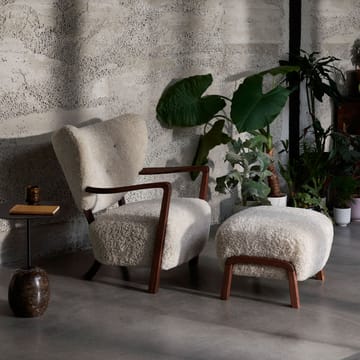 Wulff ATD3 footstool - Sheepskin moonlight, white-oiled oak legs - &Tradition