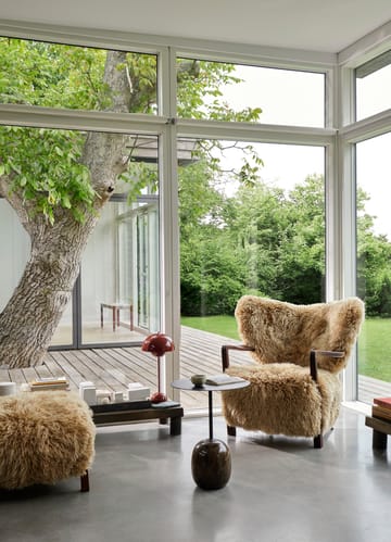 Wulff Lounge Chair ATD2 armchair incl. pouffe ATD3 - Oiled walnut-Sheepskin honey - &Tradition