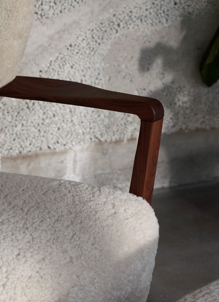 Wulff Lounge Chair ATD2 armchair, Oiled walnut-Moonlight &Tradition