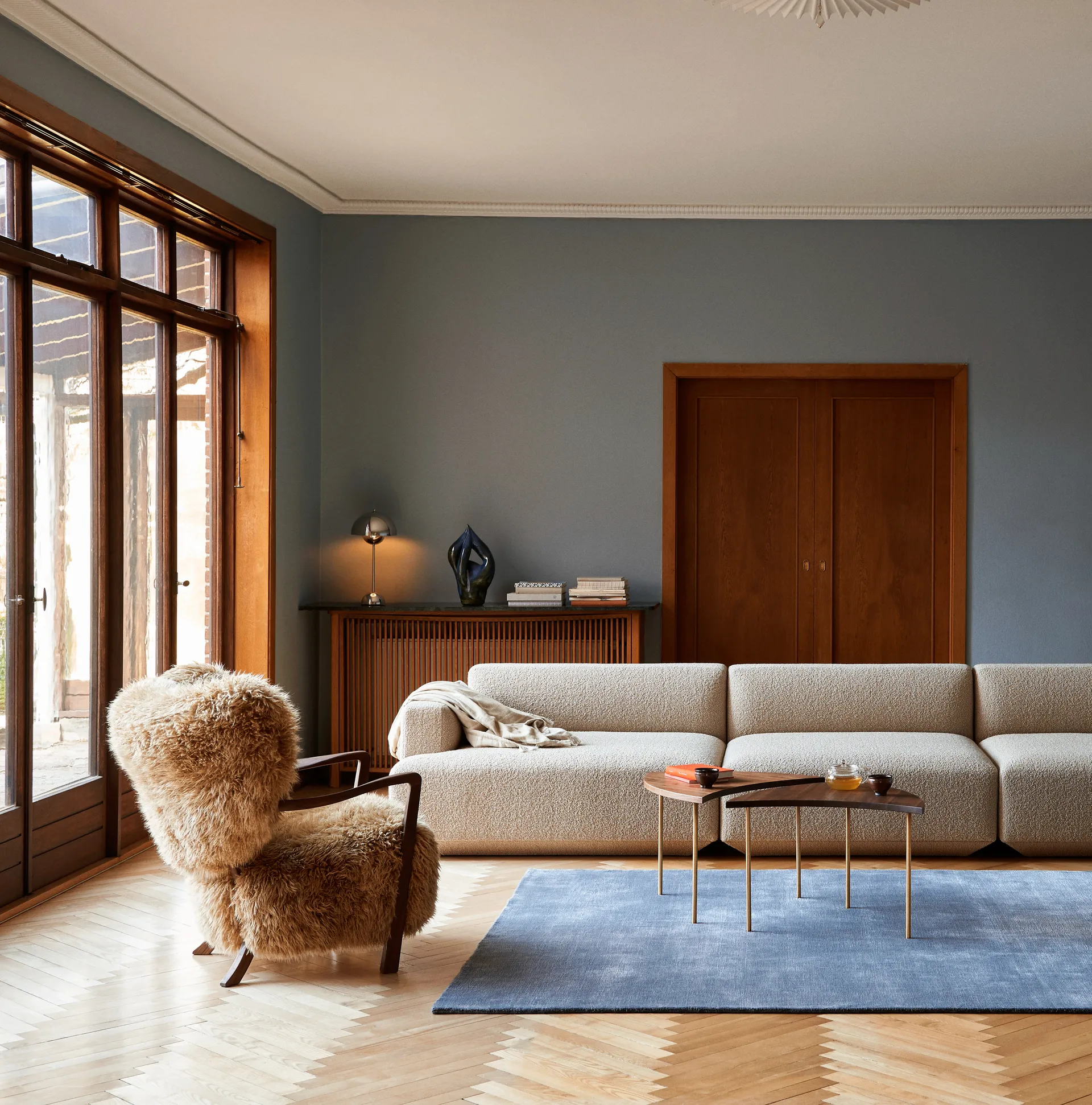 Wulff Lounge Chair ATD2 armchair, Oiled walnut-Sheepskin honey &Tradition