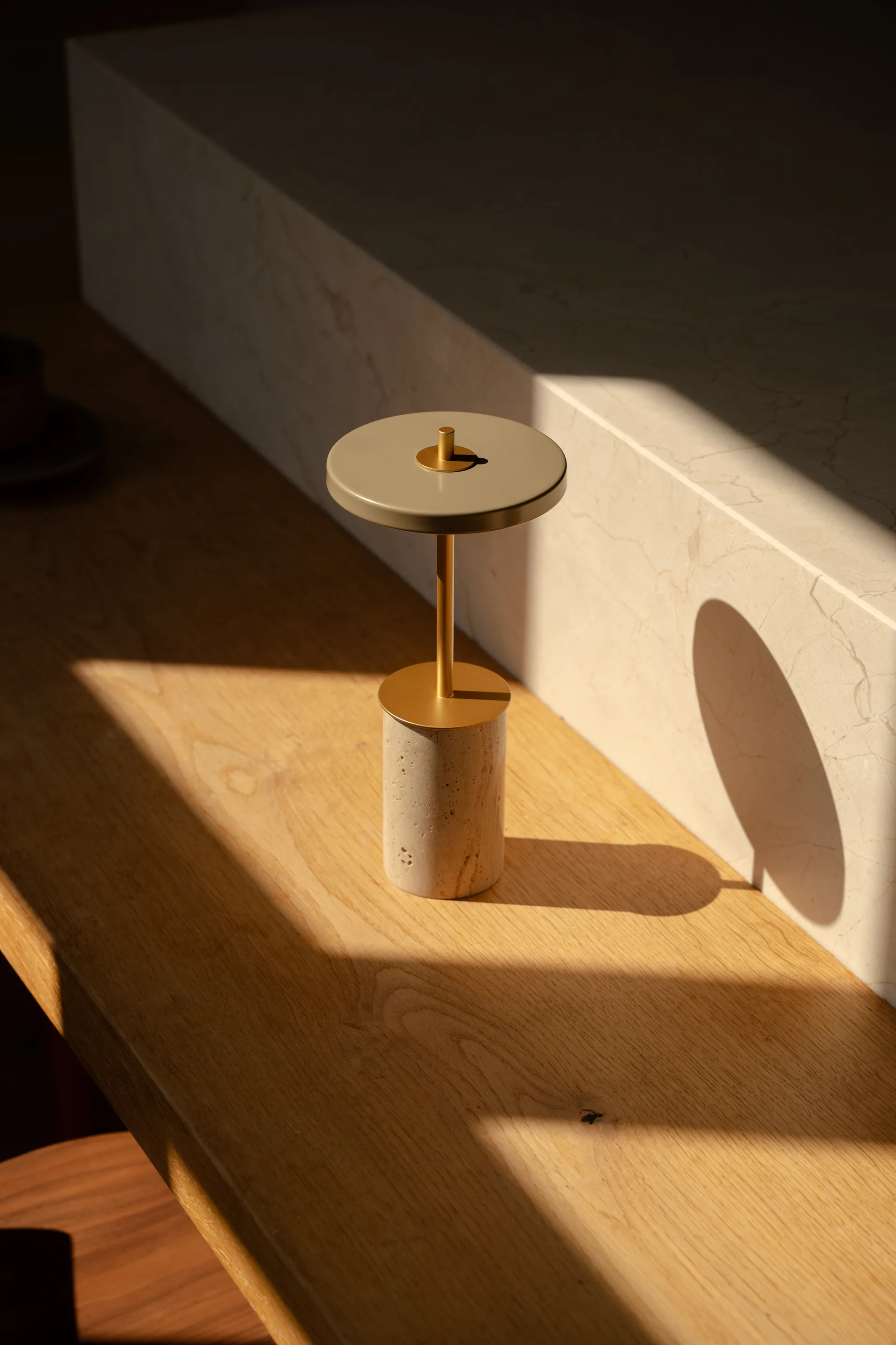 Asteria Move Mini table lamp Ø12x25,5 cm, Clay Travertine-brass Umage
