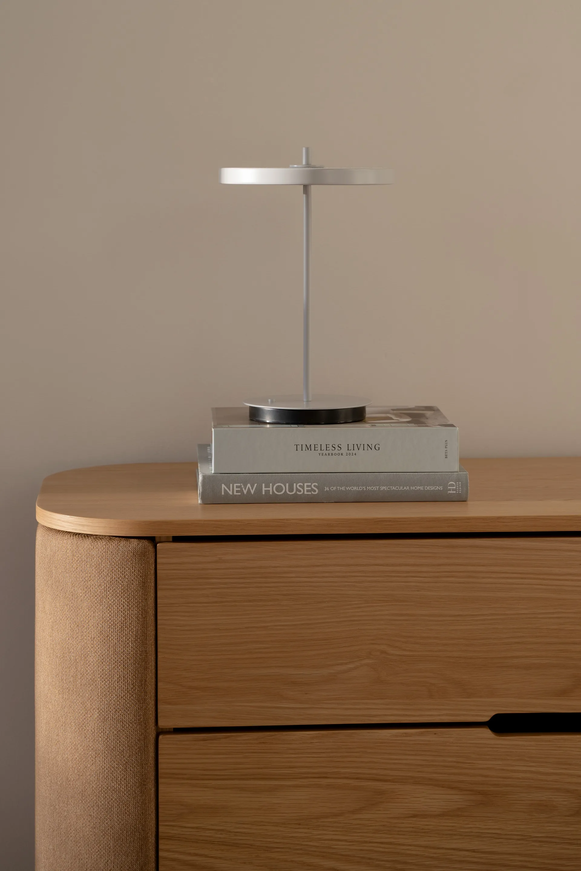 Asteria Move portable table lamp, Monochrome-nuance mist Umage