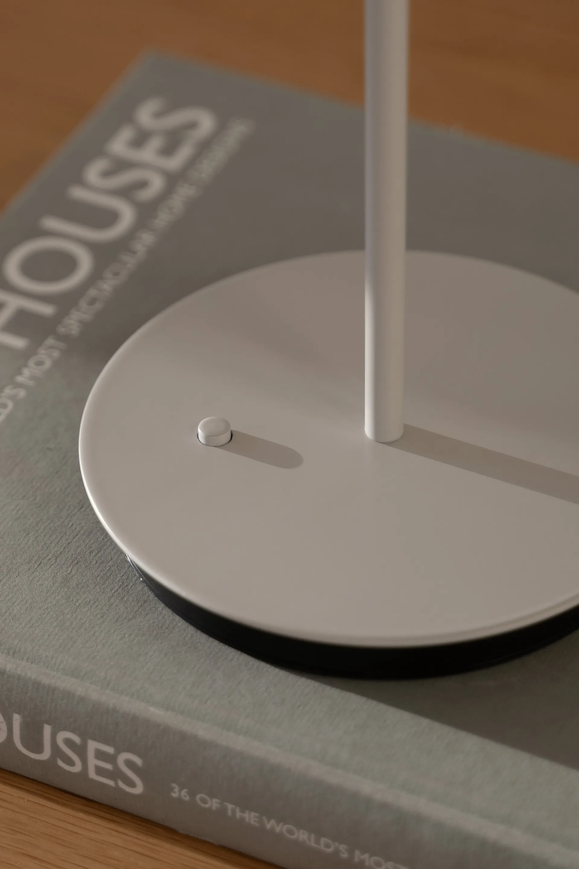 Asteria Move portable table lamp, Monochrome-nuance mist Umage