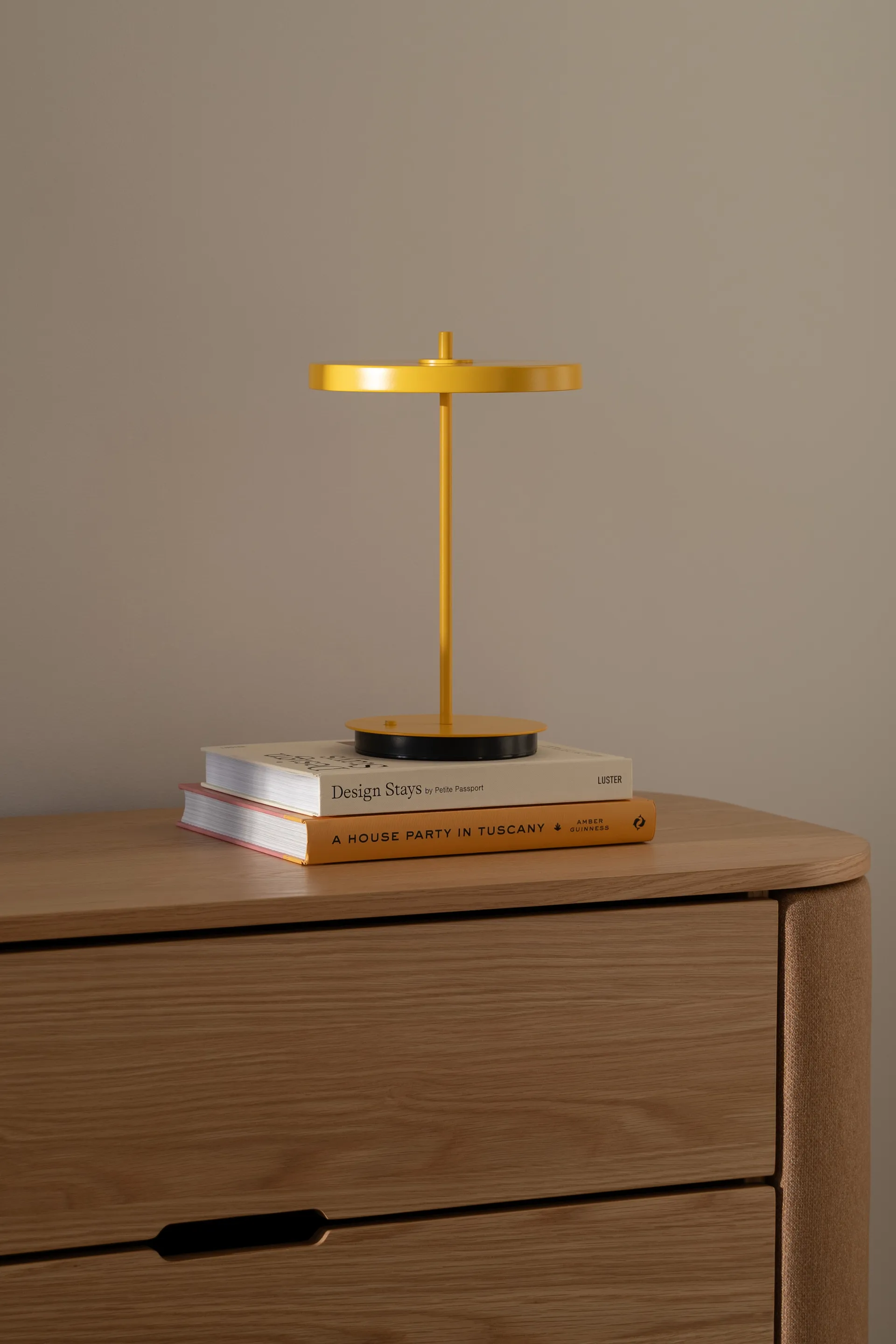 Asteria Move portable table lamp, Monochrome-sunflower Umage