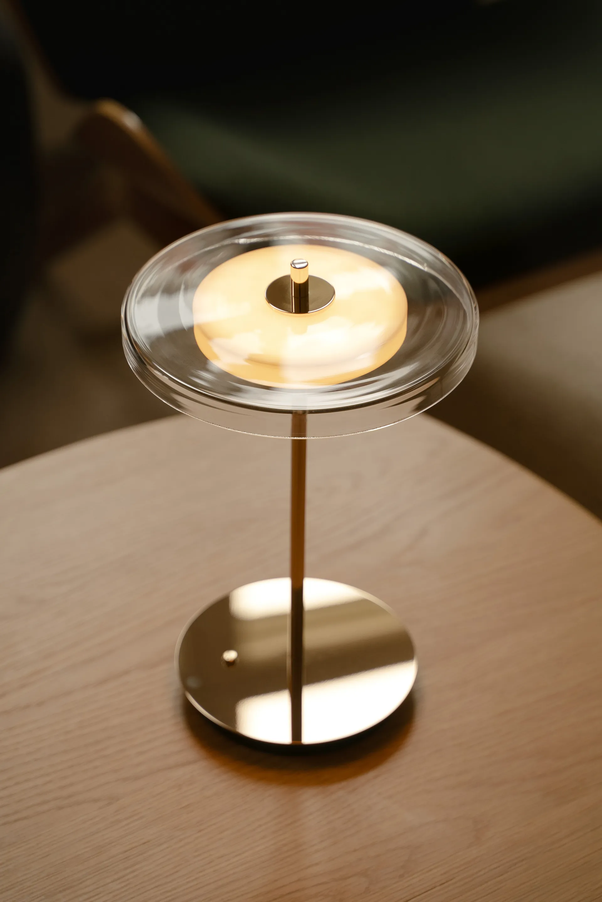 Asteria Move table lamp, Glass-polished brass Umage