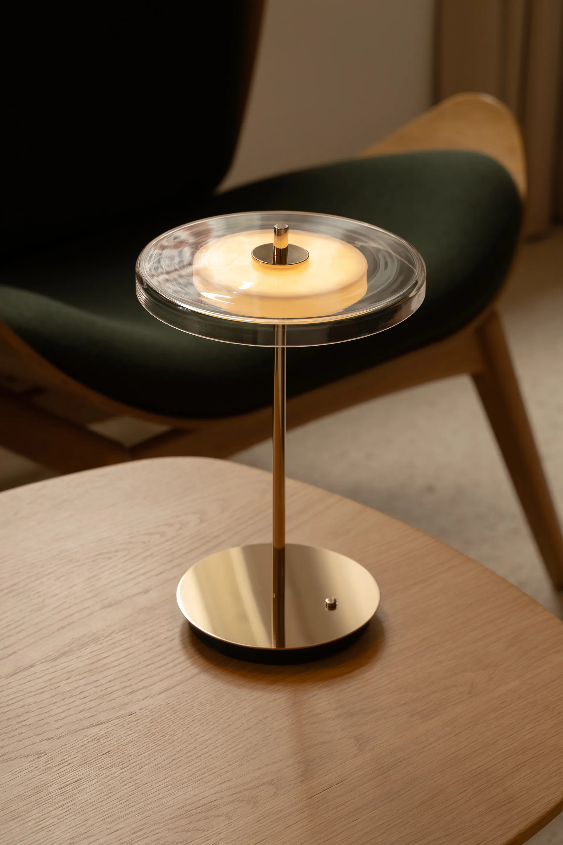 Asteria Move table lamp, Glass-polished brass Umage