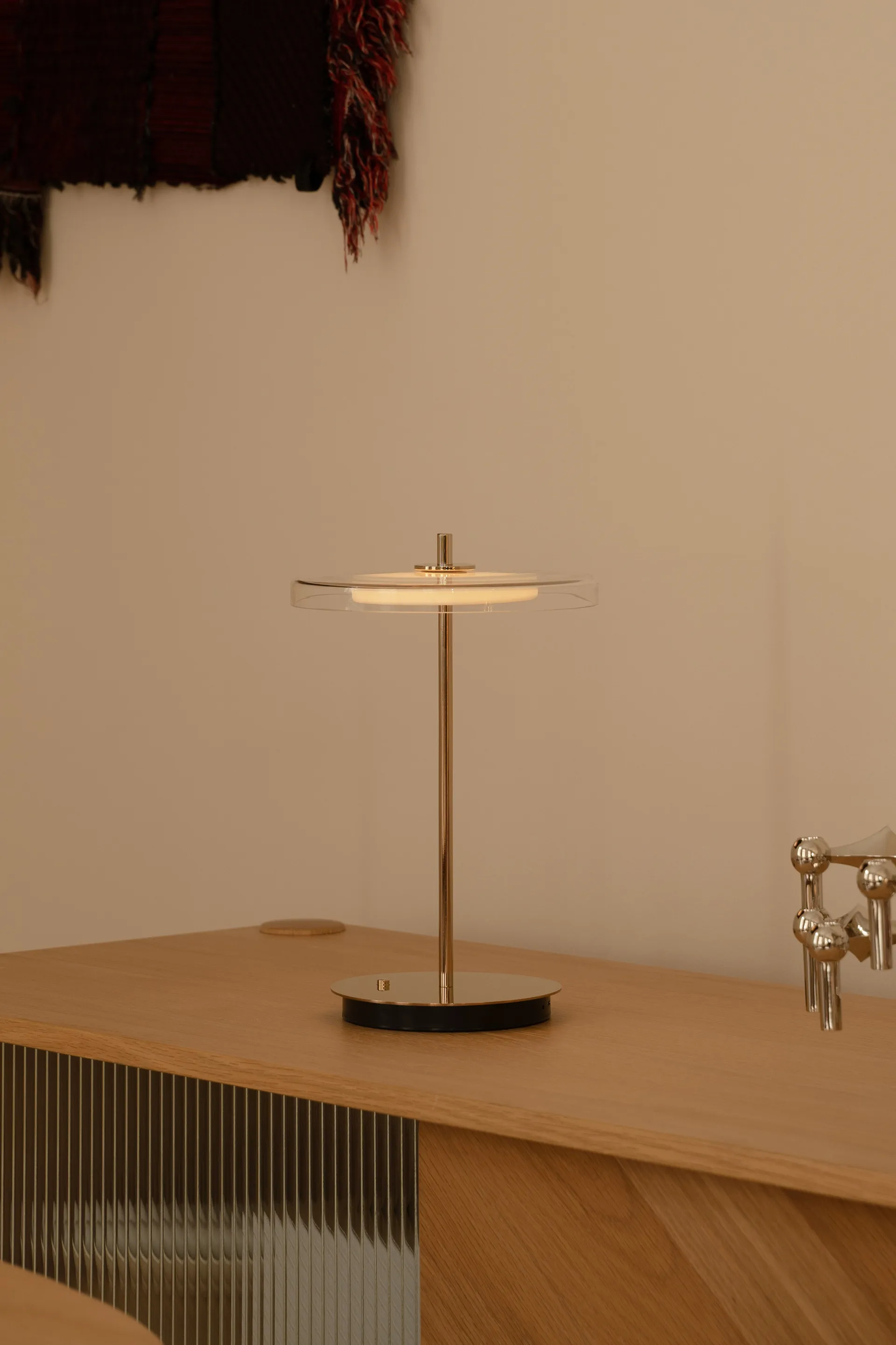Asteria Move table lamp, Glass-polished brass Umage